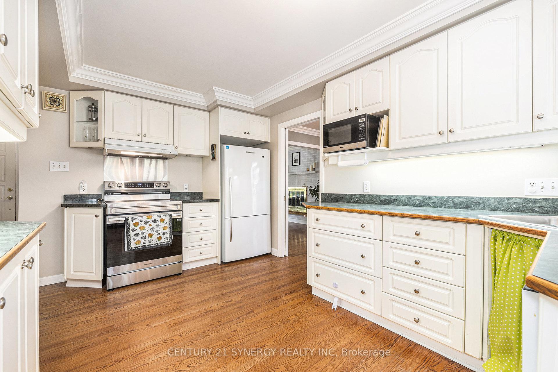 Photo 11 of 1069 Arnot Road, Ottawa, Courtland Park — HOMEH