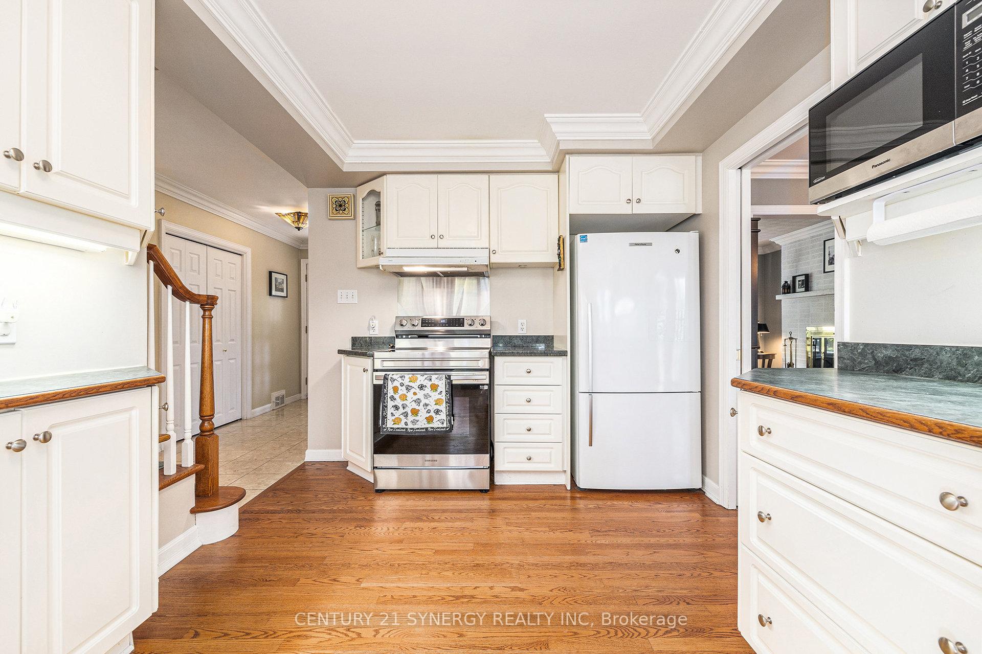 Photo 12 of 1069 Arnot Road, Ottawa, Courtland Park — HOMEH