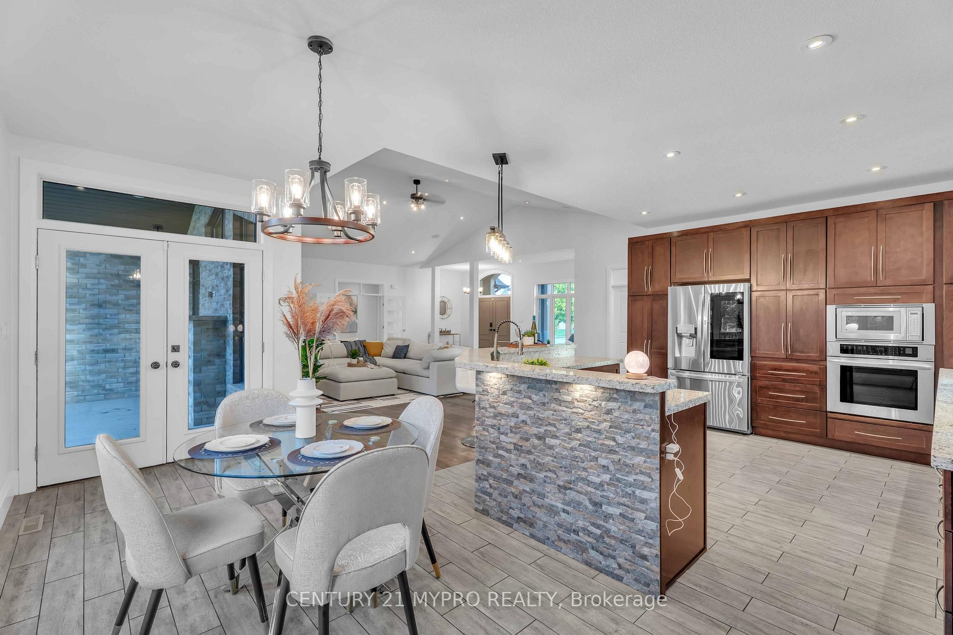Photo 17 of 39 Earlscourt Terrace, Middlesex Centre, Kilworth — HOMEH