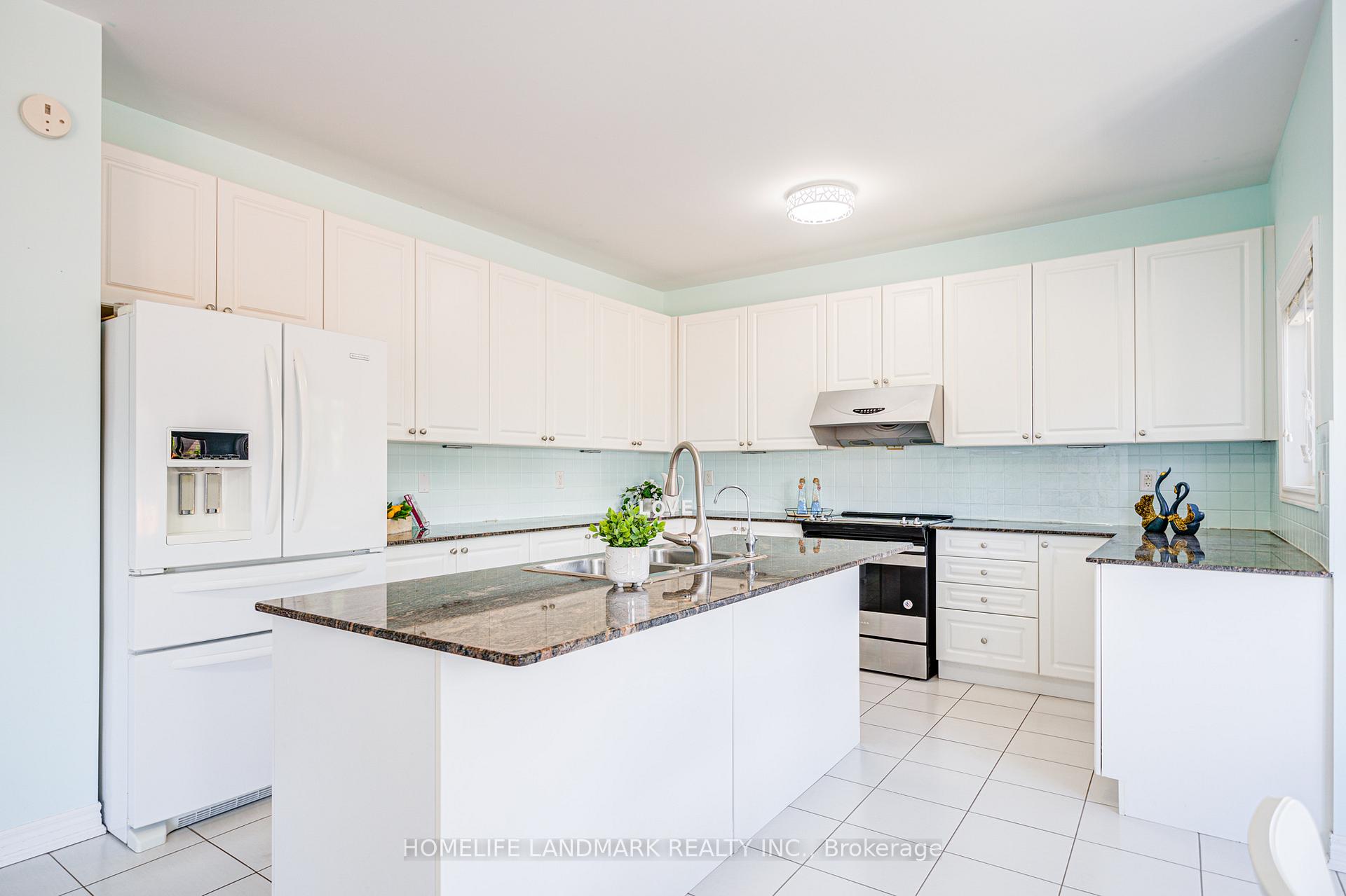 Photo 15 of 40 Bitola Drive, Markham, Greensborough — HOMEH