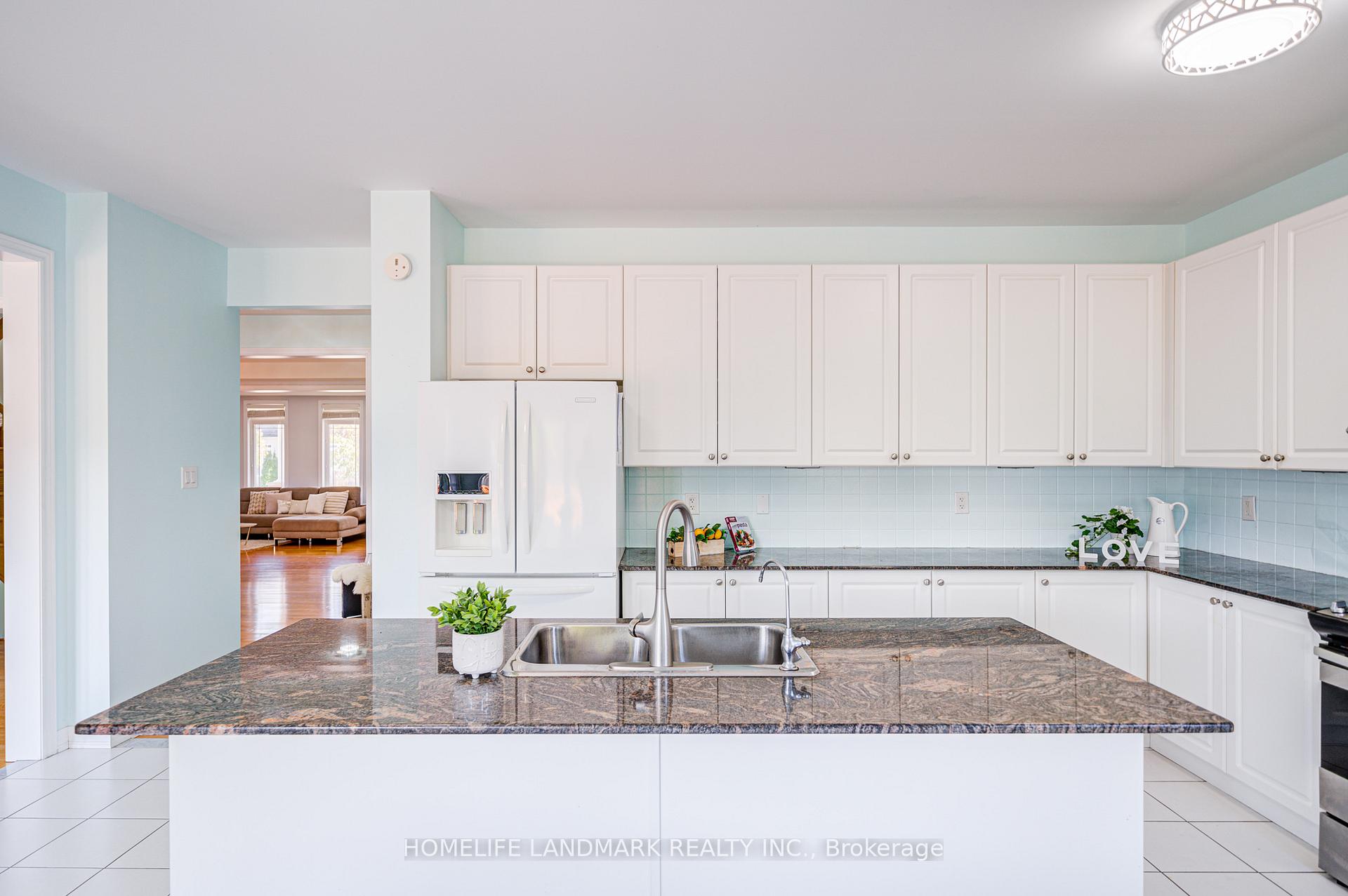 Photo 16 of 40 Bitola Drive, Markham, Greensborough — HOMEH
