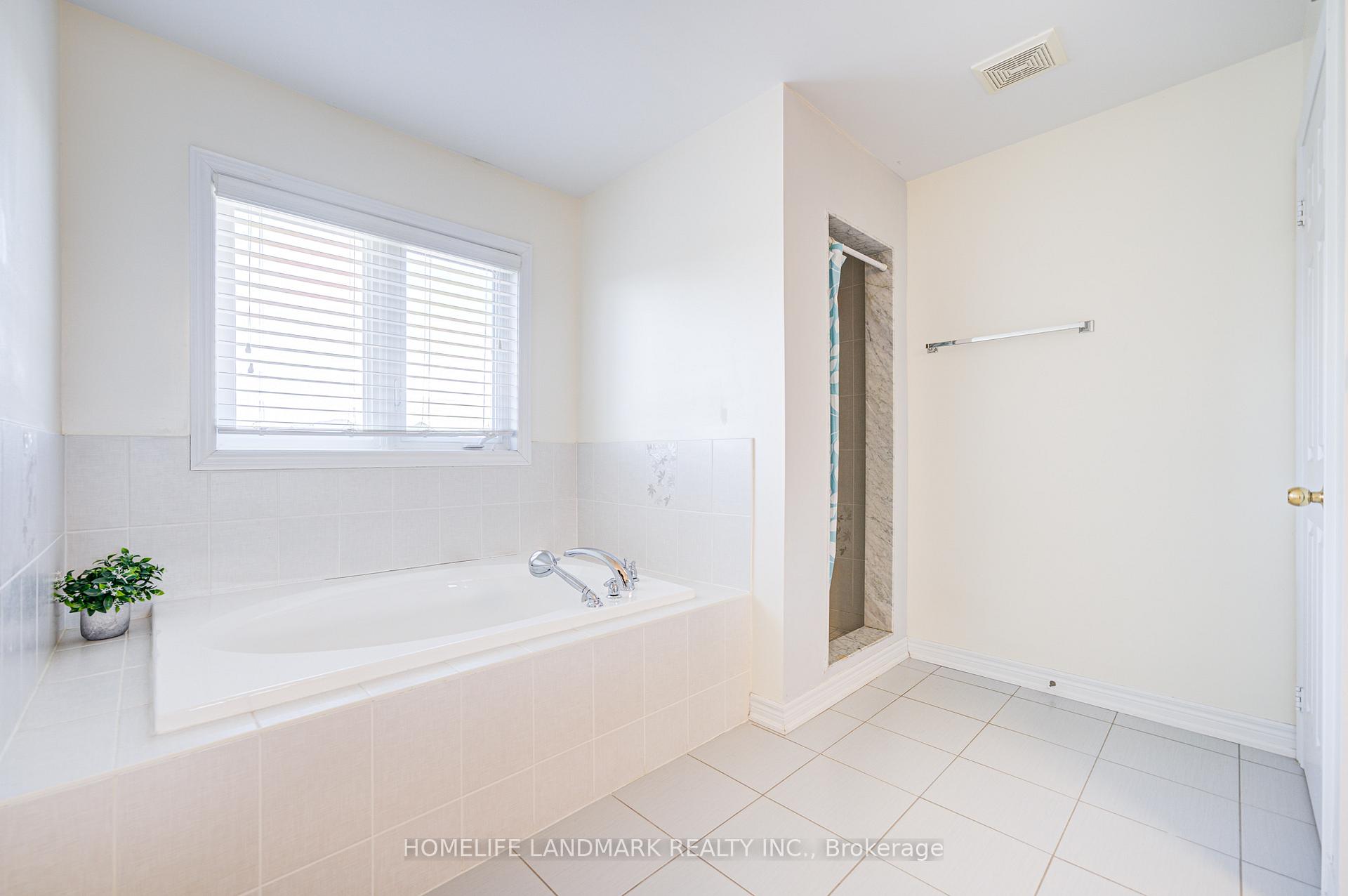 Photo 30 of 40 Bitola Drive, Markham, Greensborough — HOMEH