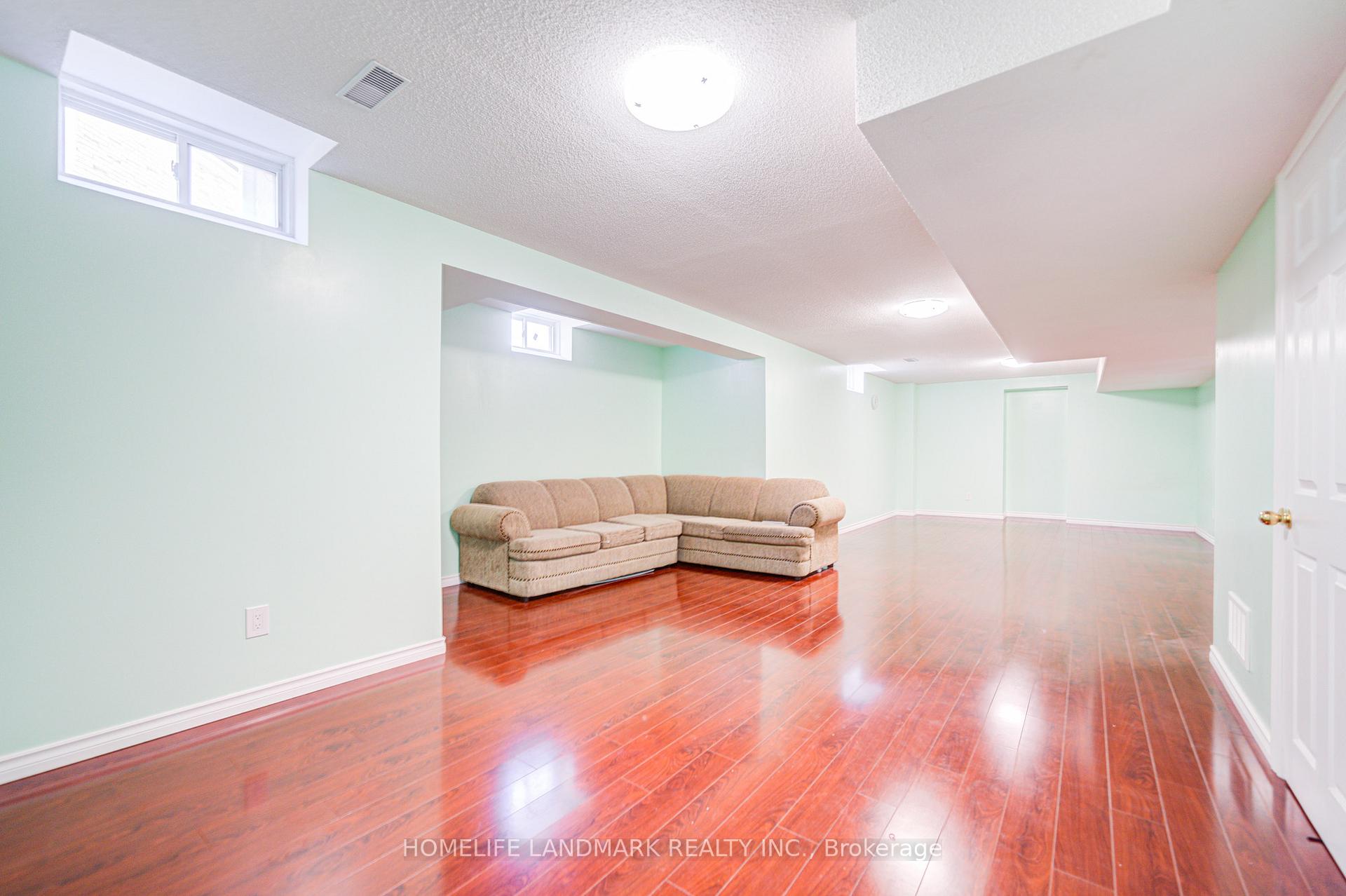 Photo 43 of 40 Bitola Drive, Markham, Greensborough — HOMEH