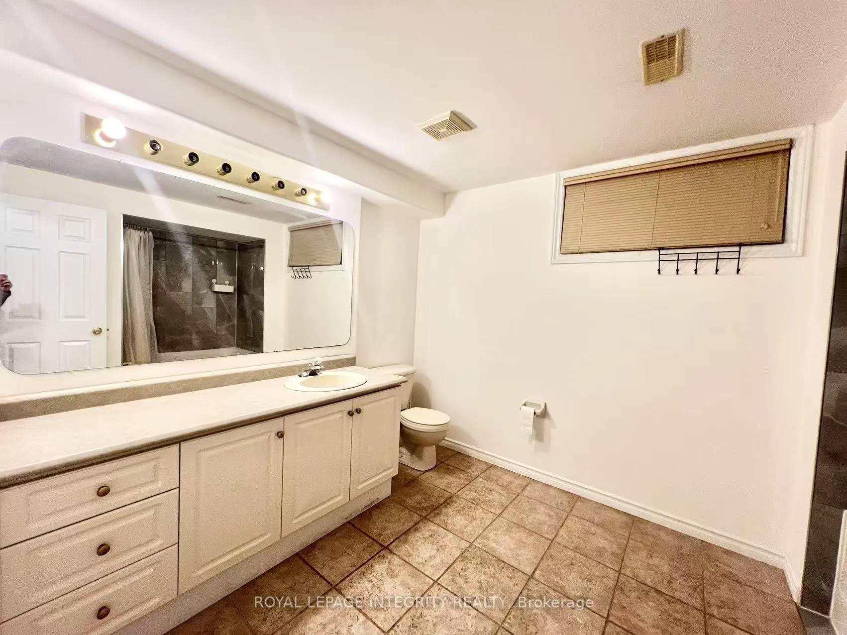Photo 10 of Unit Basement, 1066 Meadowlands Drive, Ottawa, Carleton Heights — HOMEH