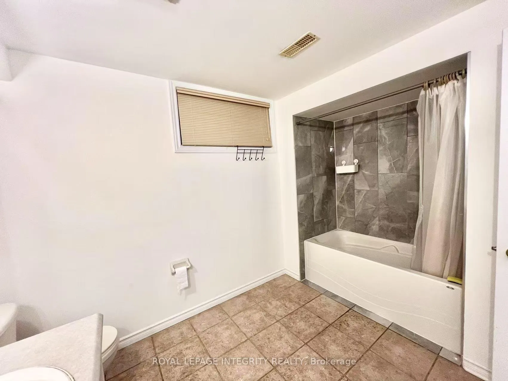 Photo 11 of Unit Basement, 1066 Meadowlands Drive, Ottawa, Carleton Heights — HOMEH