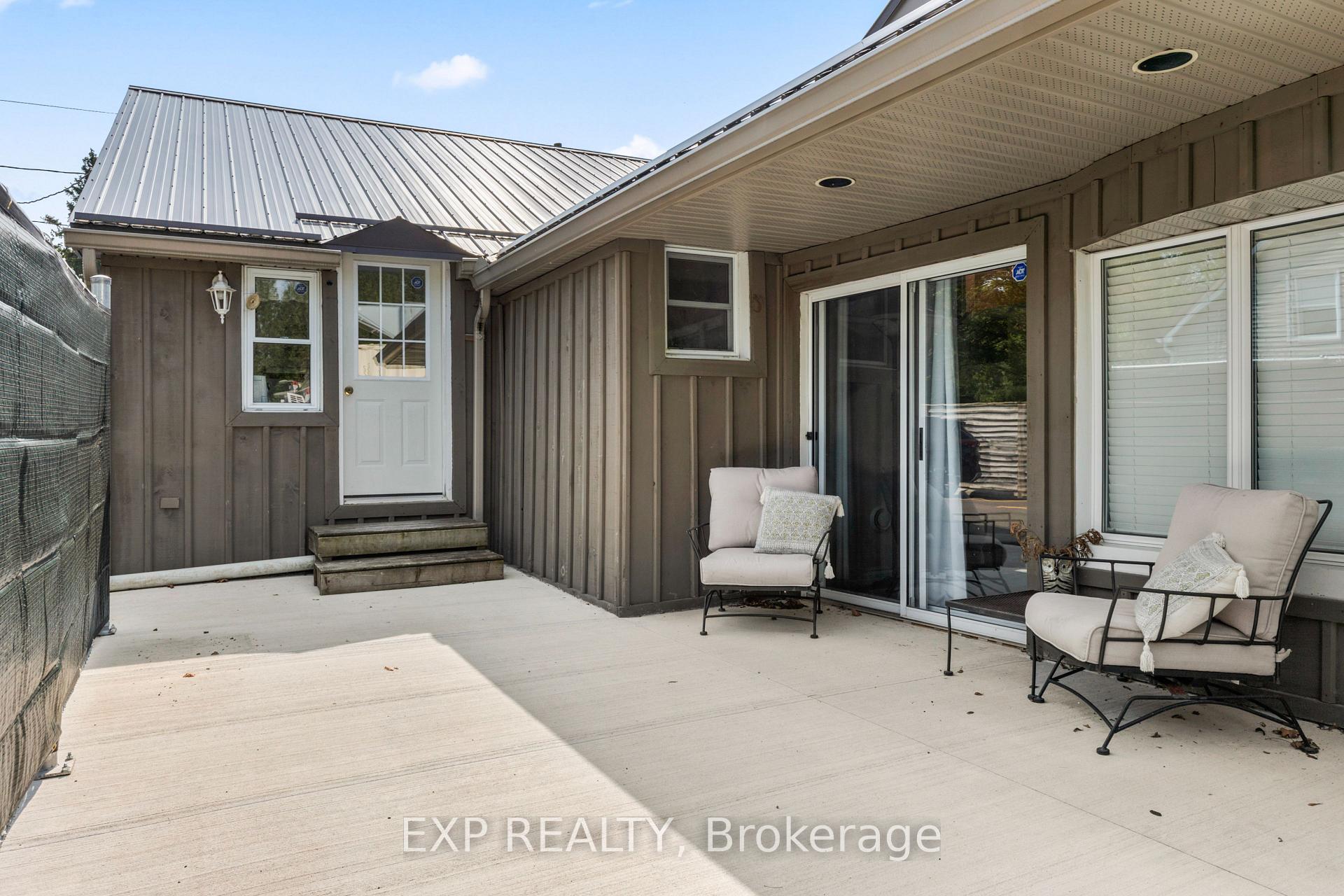 Front of Unit B, 11532 Longwoods Road