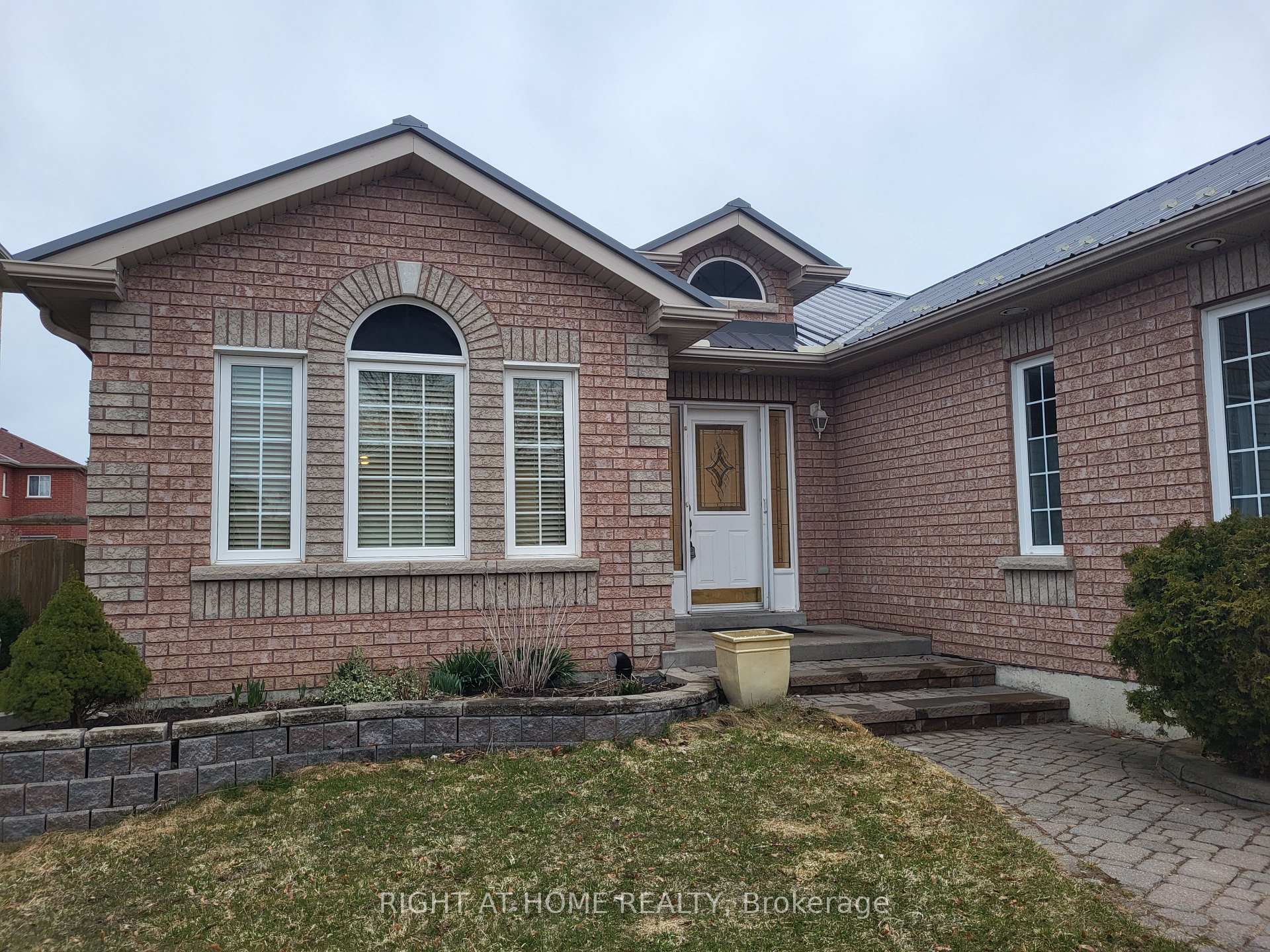Photo 2 of 2236 Jack Crescent, Innisfil, Alcona — HOMEH