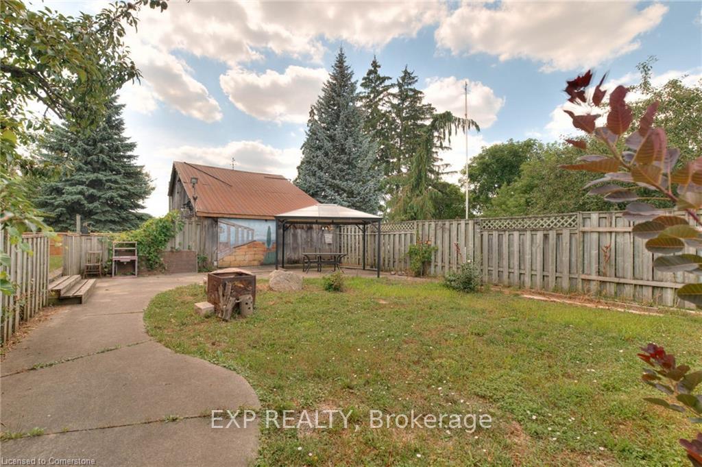 Photo 14 of 28 Manitou Drive, Kitchener — HOMEH