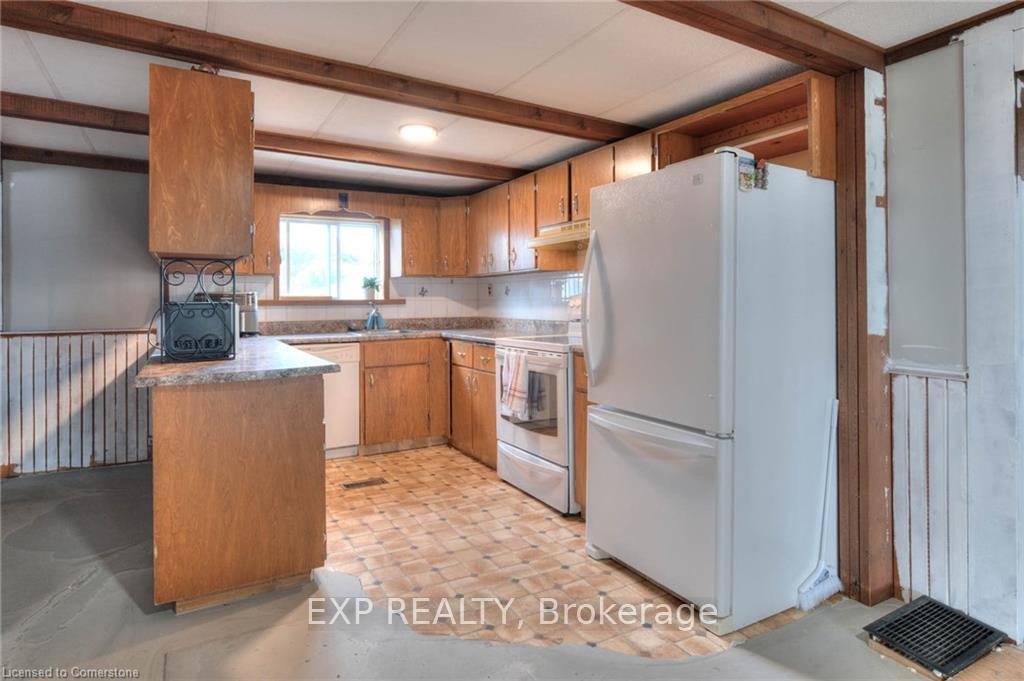 Photo 17 of 28 Manitou Drive, Kitchener — HOMEH