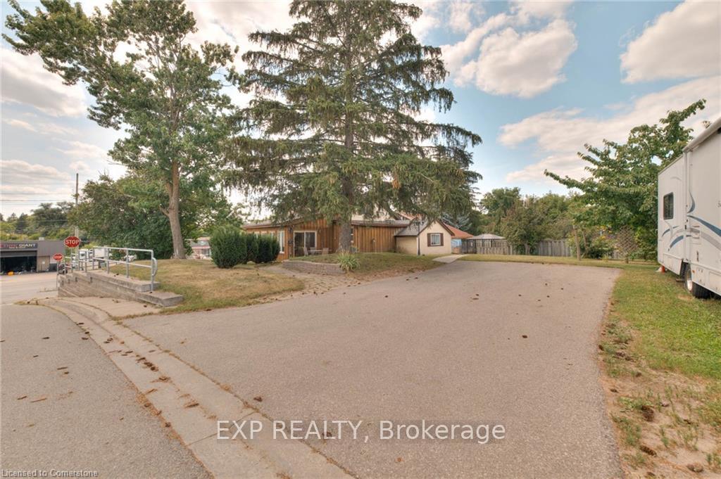 Photo 19 of 28 Manitou Drive, Kitchener — HOMEH