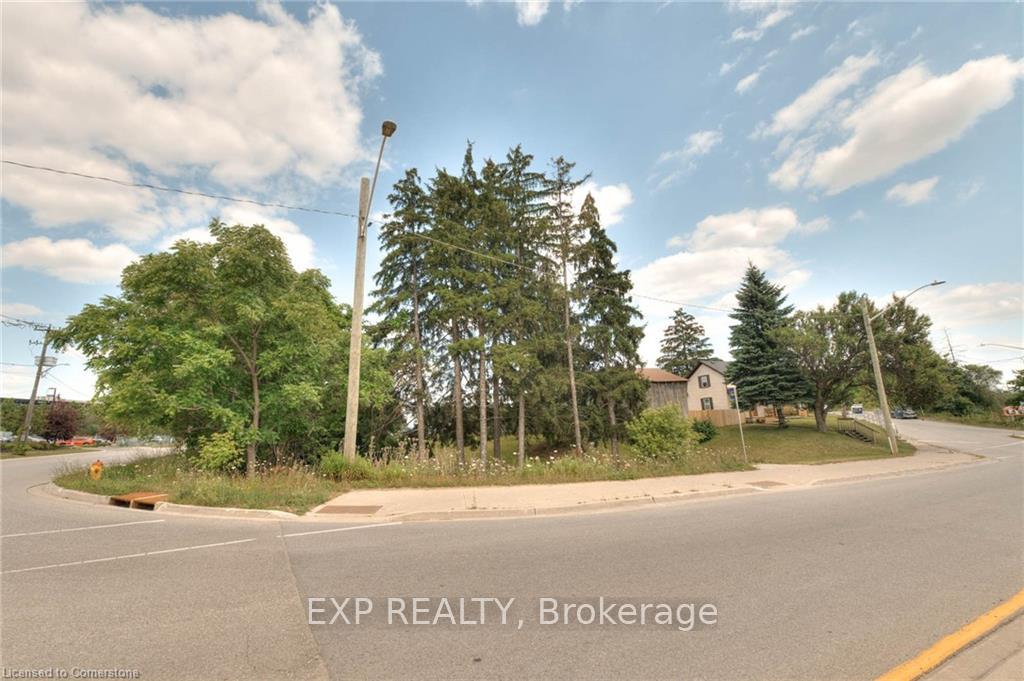 Photo 21 of 28 Manitou Drive, Kitchener — HOMEH