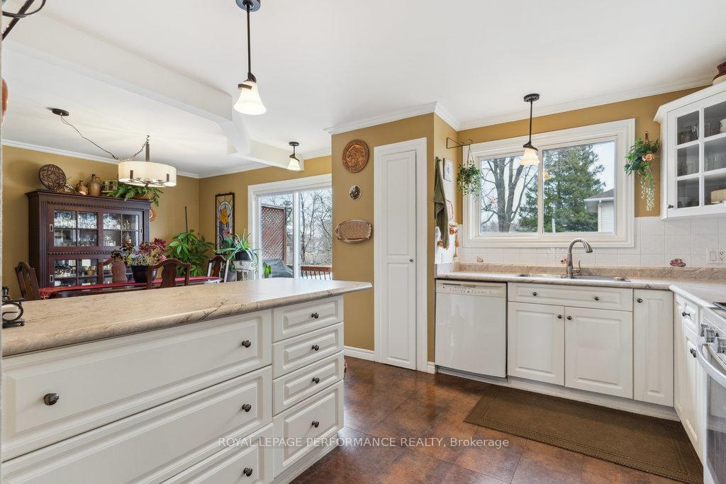 Photo 13 of 1645 Fisher Avenue, Ottawa, Carleton Heights — HOMEH