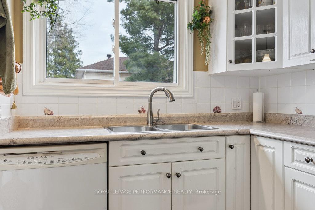 Photo 14 of 1645 Fisher Avenue, Ottawa, Carleton Heights — HOMEH