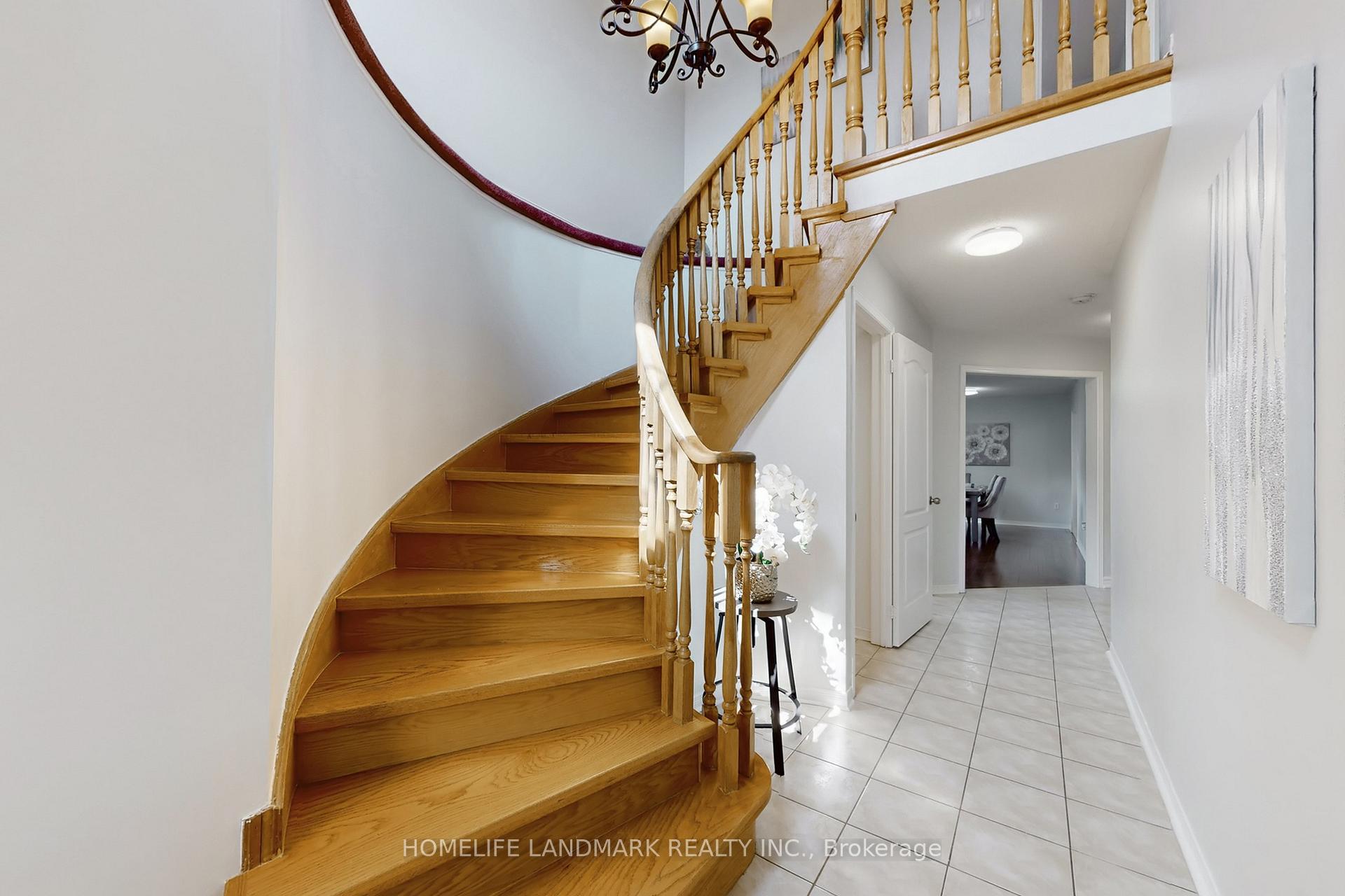 Photo 4 of 55 Raintree Drive, Markham, Village Green-South Unionville — HOMEH