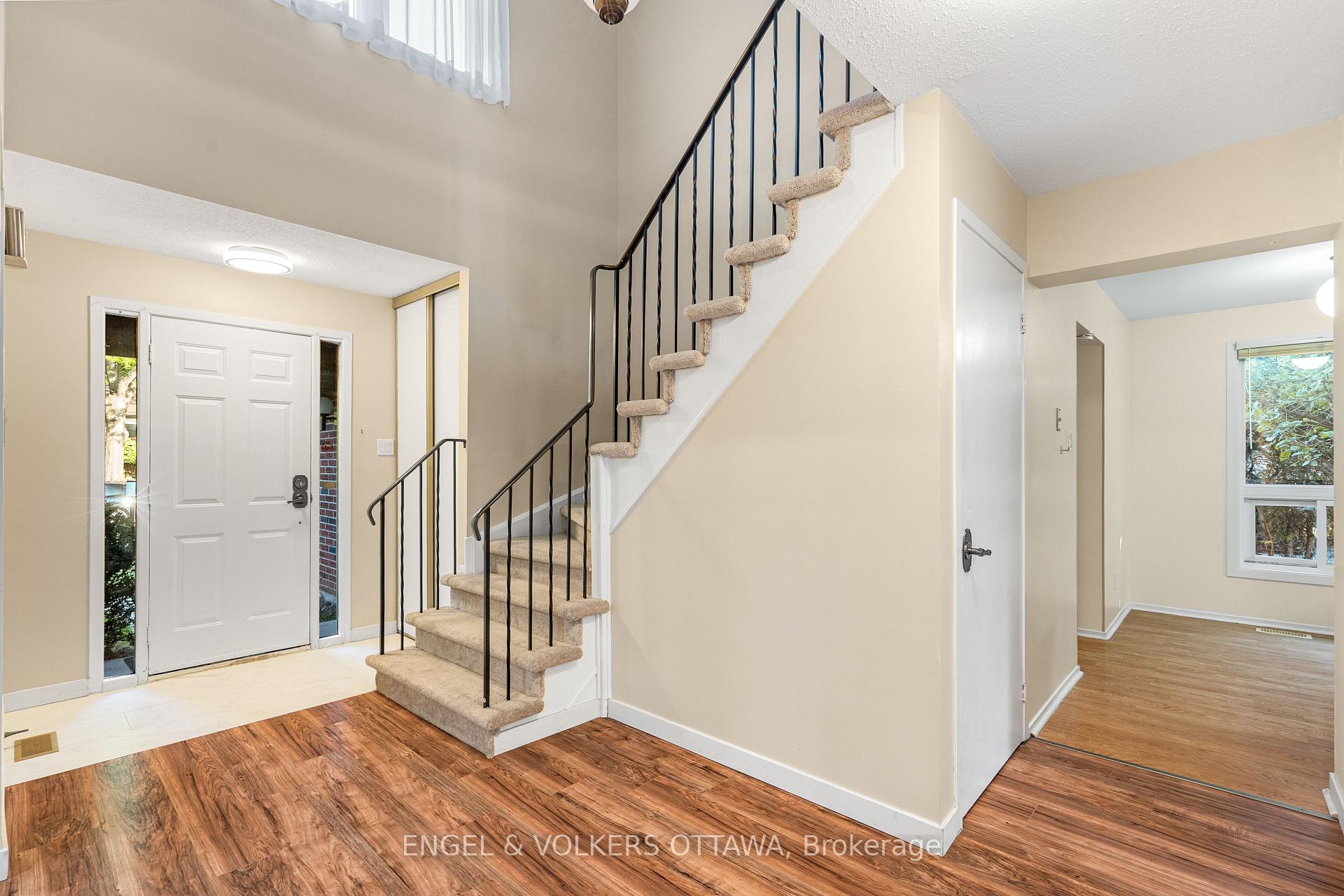Photo 6 of 19 McClure Crescent, Ottawa, Kanata - Katimavik — HOMEH