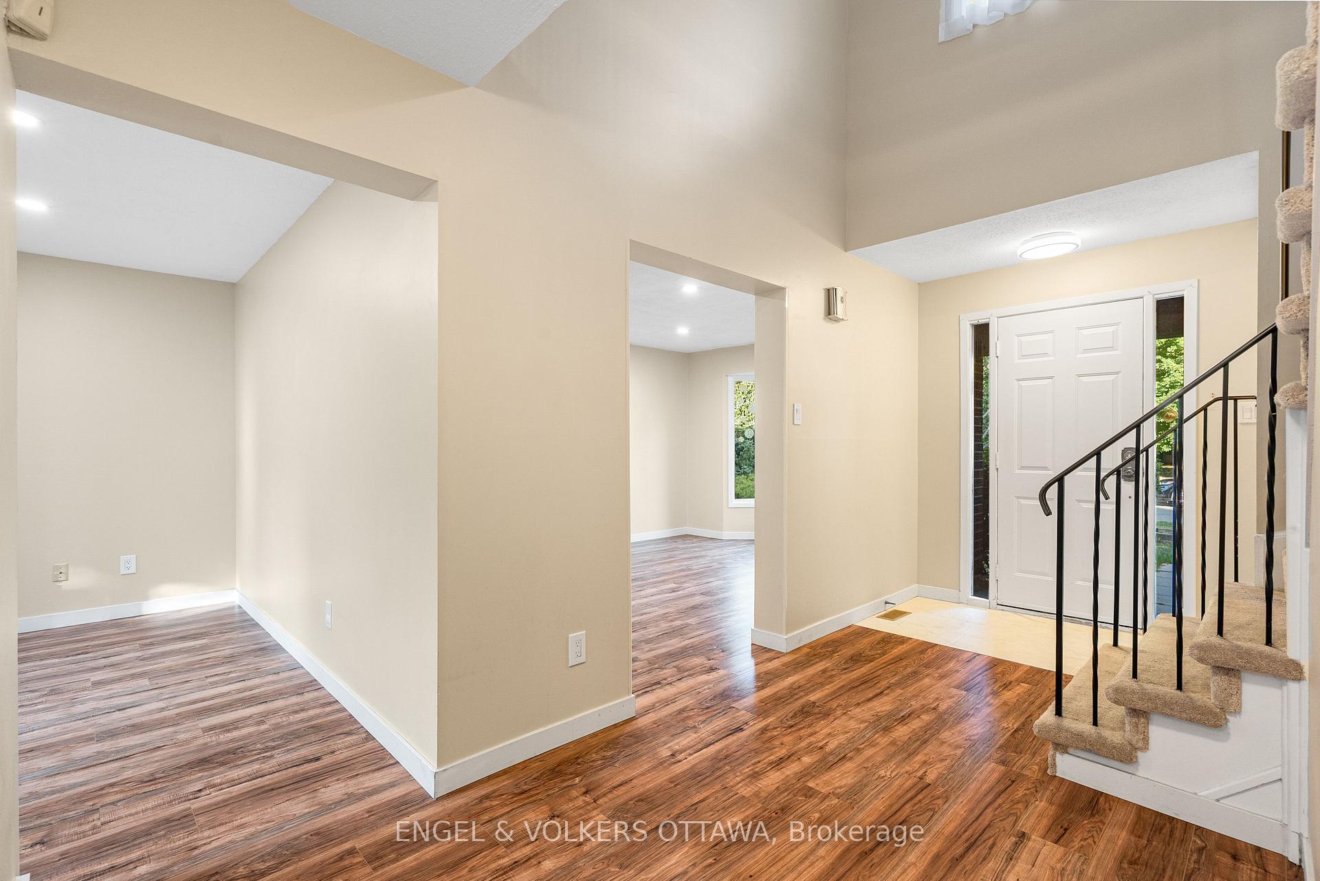 Photo 7 of 19 McClure Crescent, Ottawa, Kanata - Katimavik — HOMEH