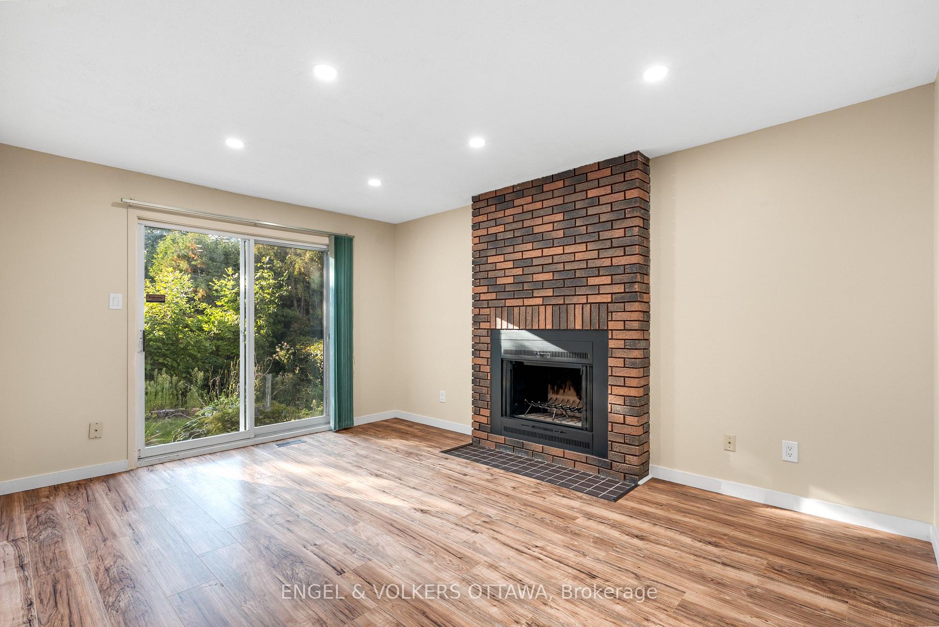 Photo 10 of 19 McClure Crescent, Ottawa, Kanata - Katimavik — HOMEH
