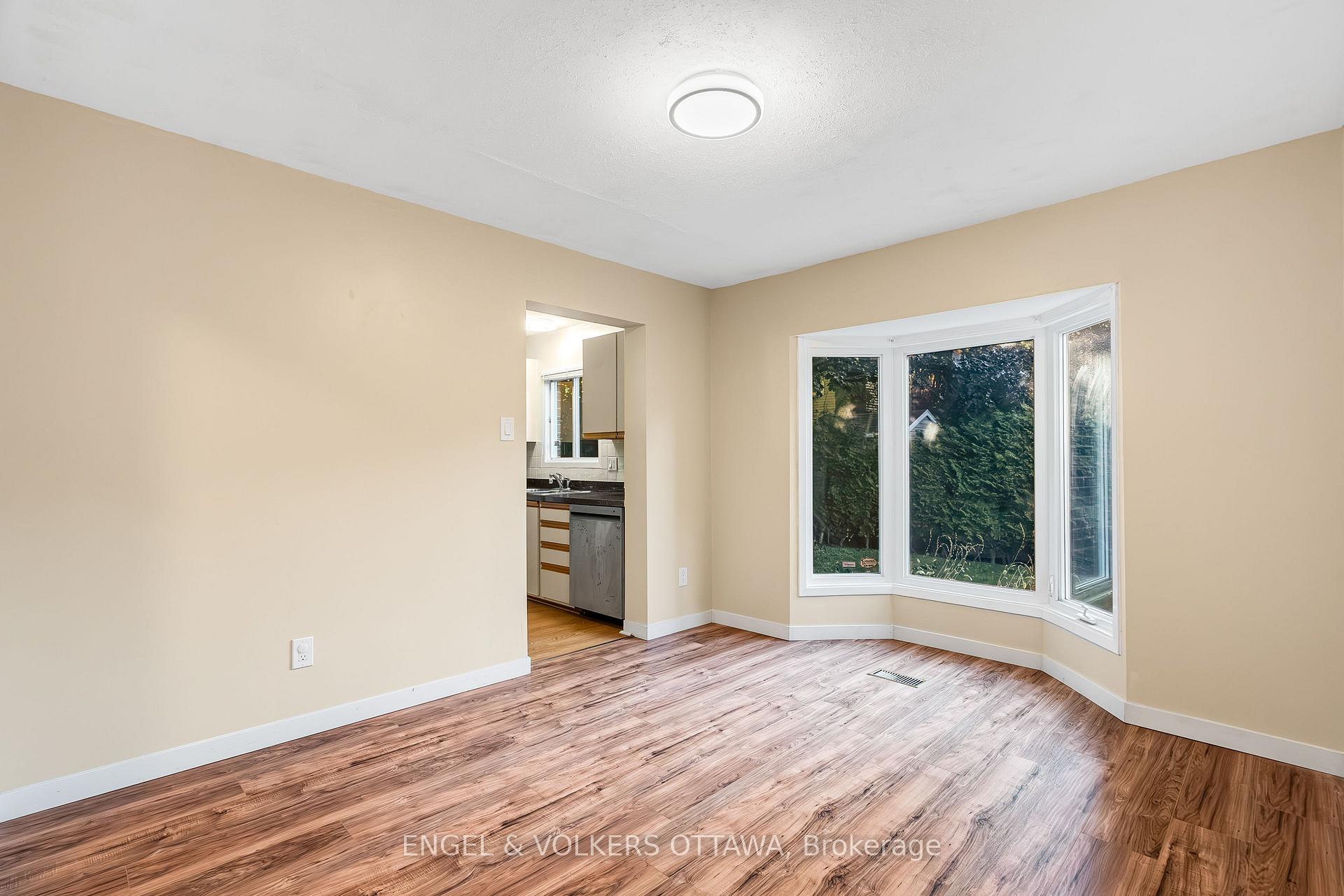 Photo 12 of 19 McClure Crescent, Ottawa, Kanata - Katimavik — HOMEH