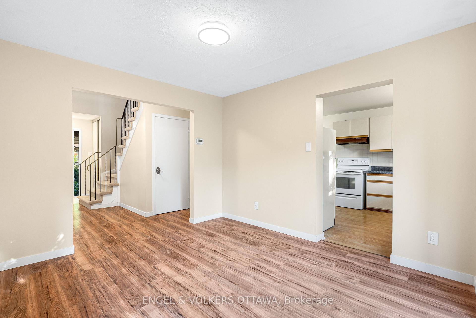Photo 13 of 19 McClure Crescent, Ottawa, Kanata - Katimavik — HOMEH