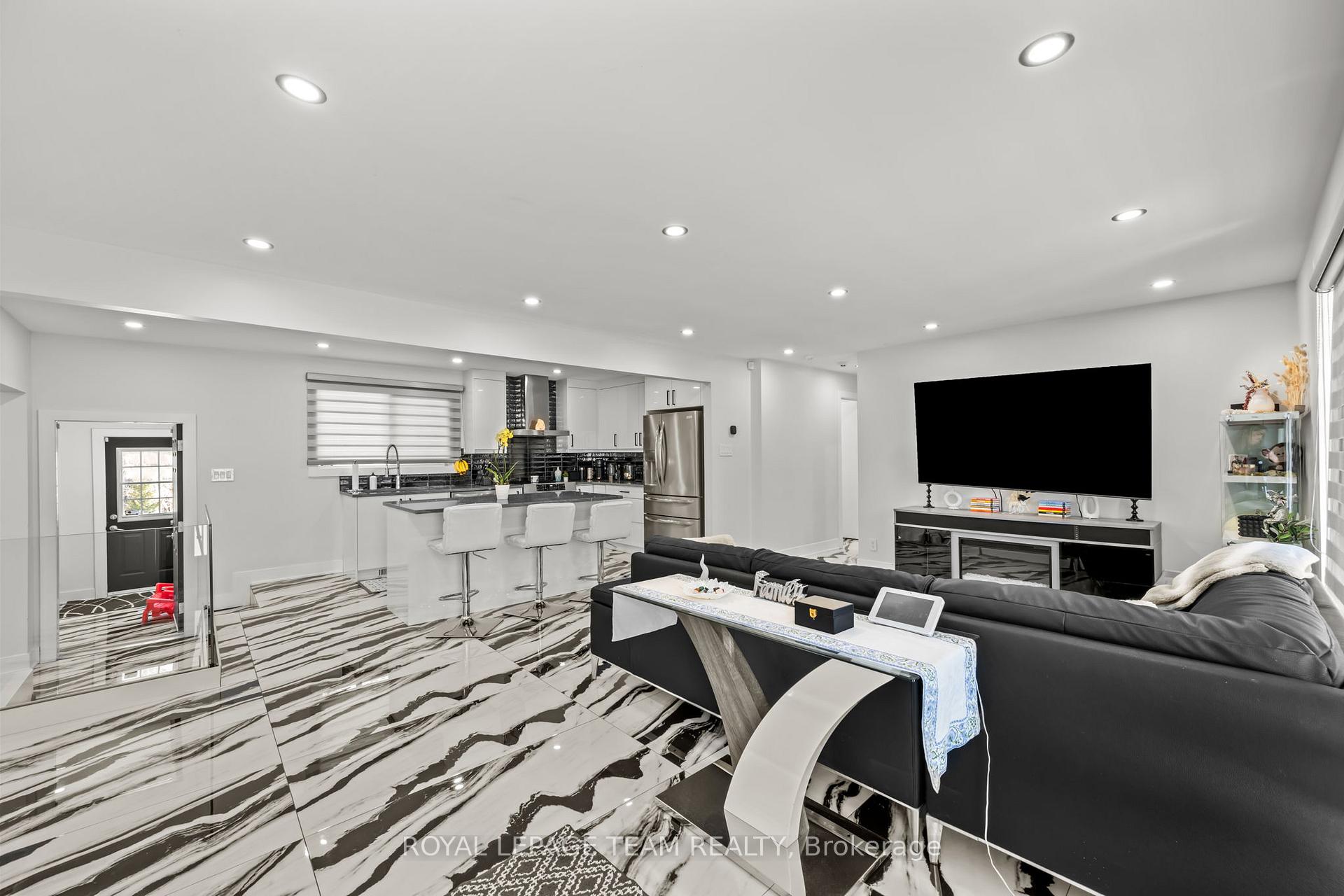 Photo 6 of 1373 Normandy Crescent, Ottawa, Carleton Heights — HOMEH