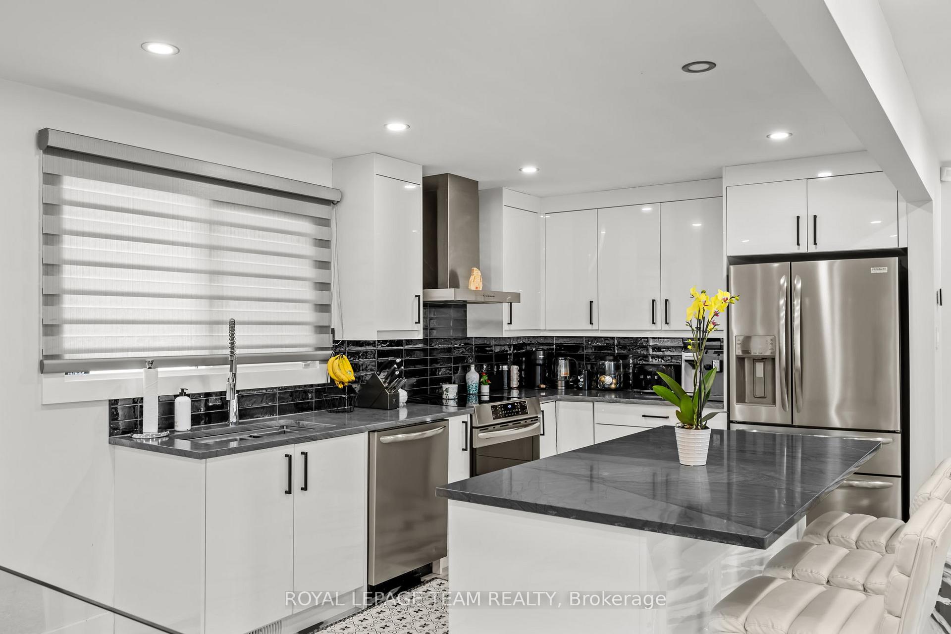 Photo 9 of 1373 Normandy Crescent, Ottawa, Carleton Heights — HOMEH