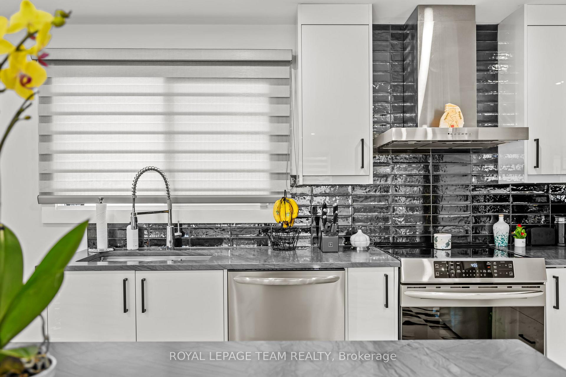 Photo 12 of 1373 Normandy Crescent, Ottawa, Carleton Heights — HOMEH