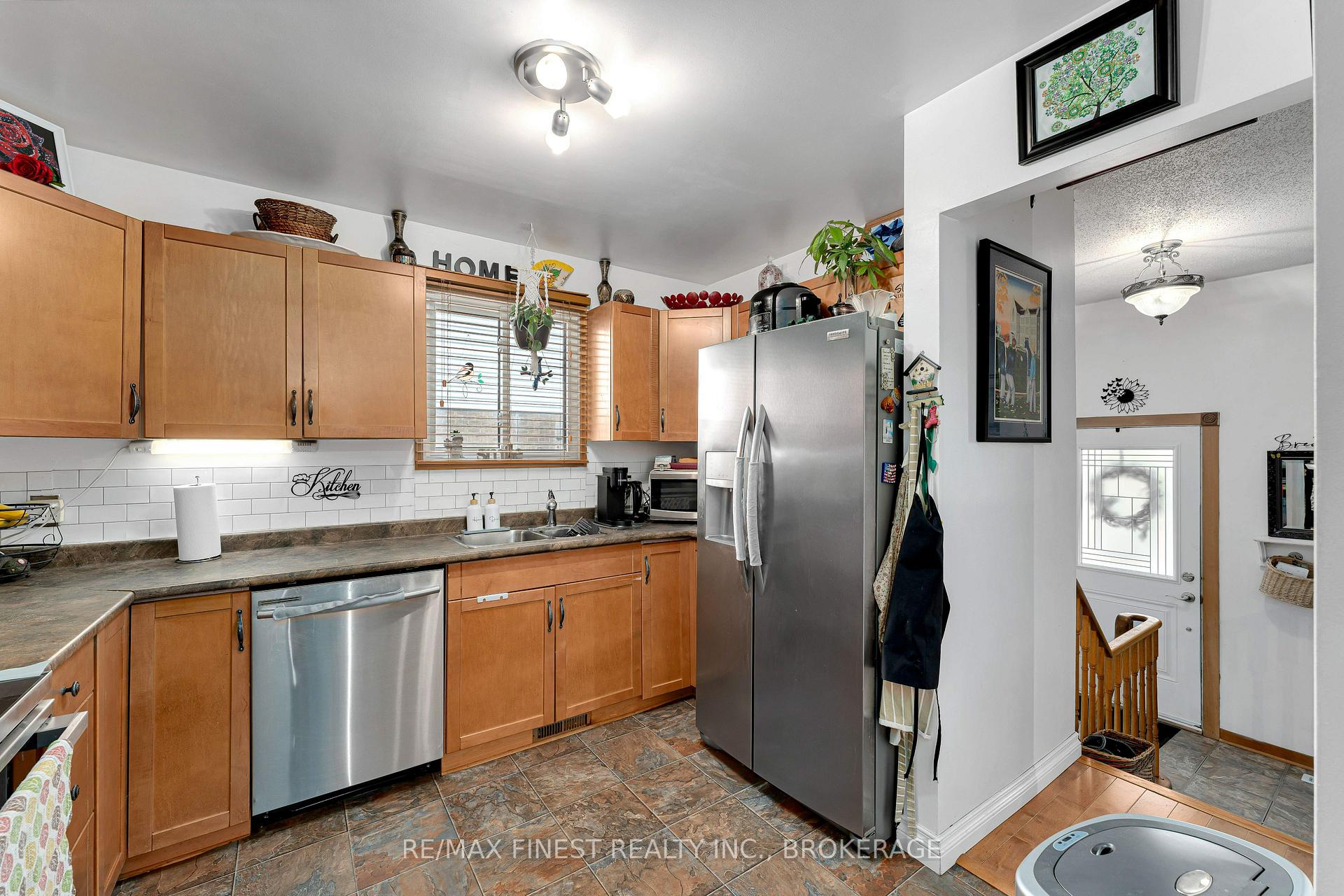 Photo 10 of 42 Barker Drive, Kingston, Kingston East (Incl Barret Crt) — HOMEH