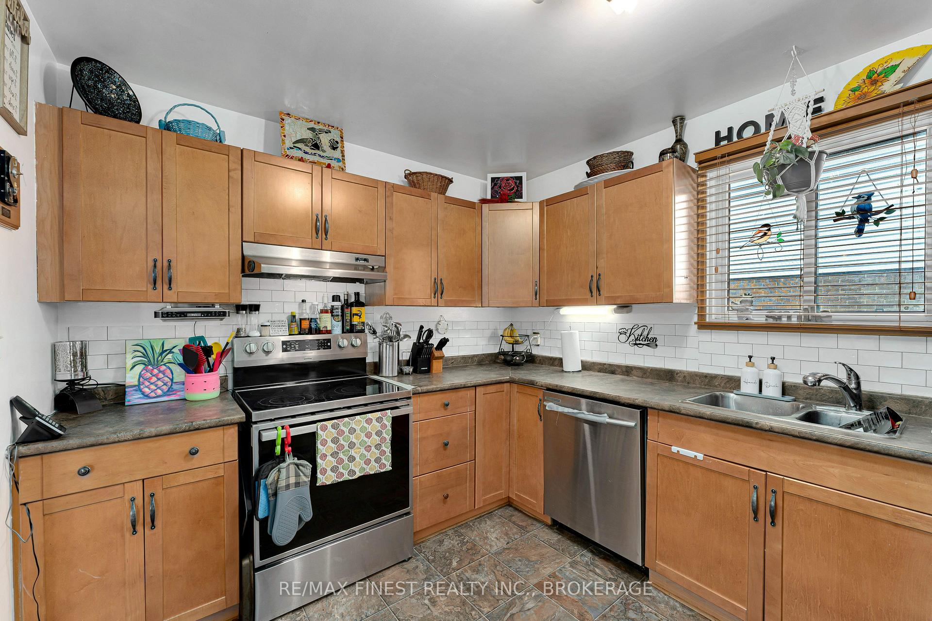 Photo 11 of 42 Barker Drive, Kingston, Kingston East (Incl Barret Crt) — HOMEH