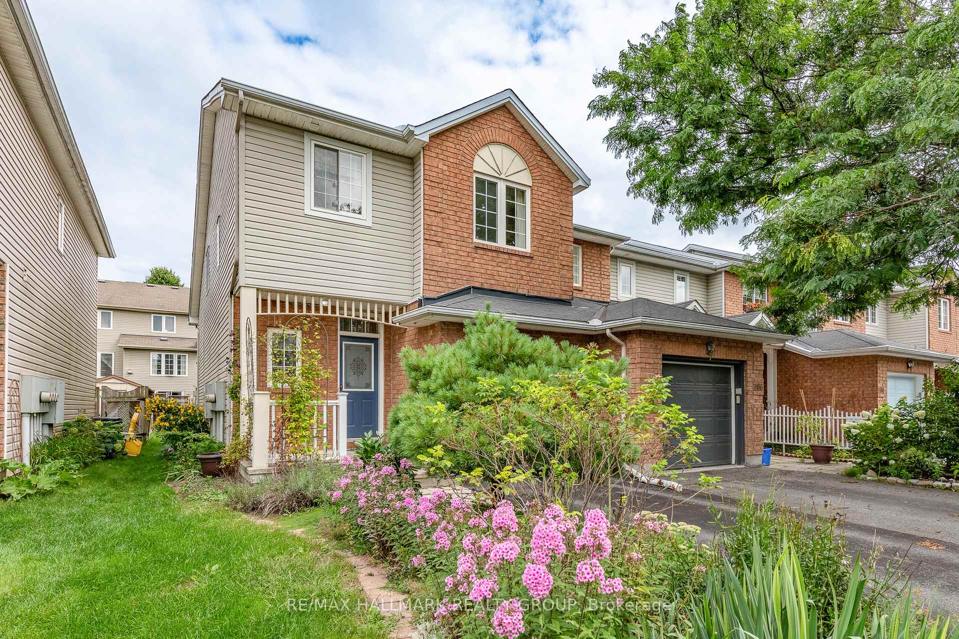 Photo 2 of Unit B, 108 Milner Downs Crescent, Ottawa, Kanata - Emerald Meadows/Trailwest — HOMEH