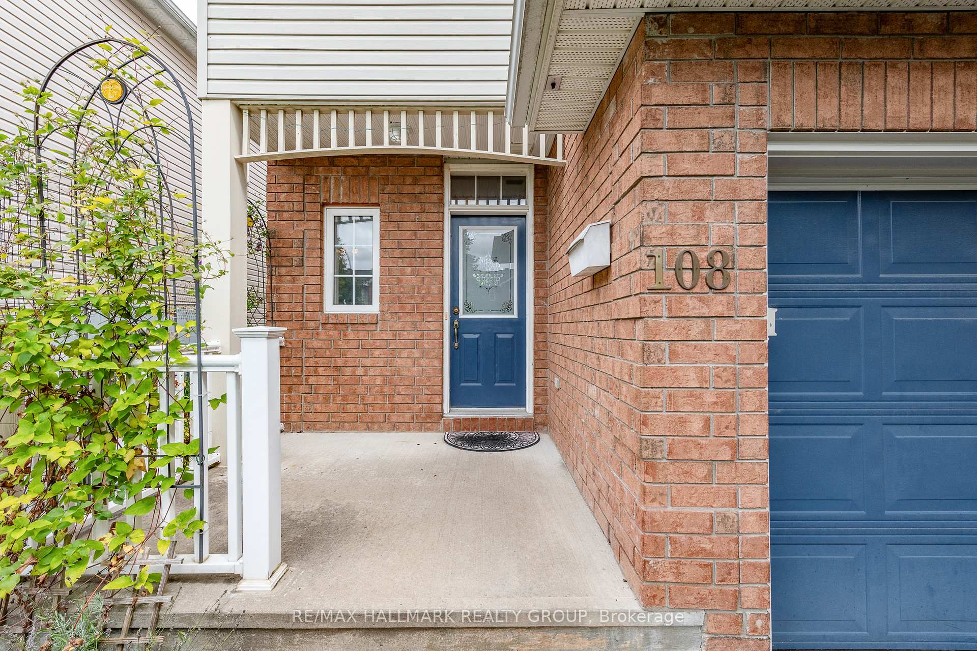 Photo 3 of Unit B, 108 Milner Downs Crescent, Ottawa, Kanata - Emerald Meadows/Trailwest — HOMEH