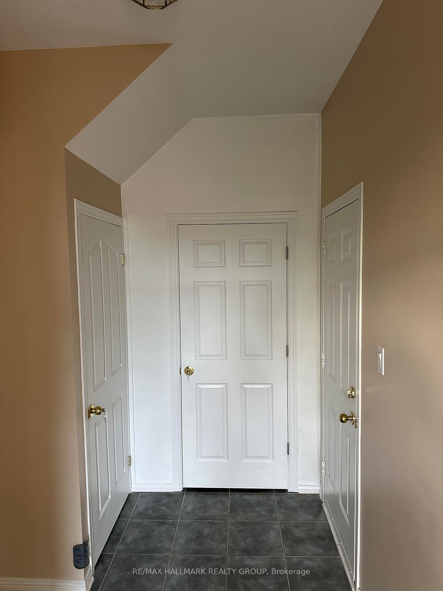 Photo 5 of Unit B, 108 Milner Downs Crescent, Ottawa, Kanata - Emerald Meadows/Trailwest — HOMEH