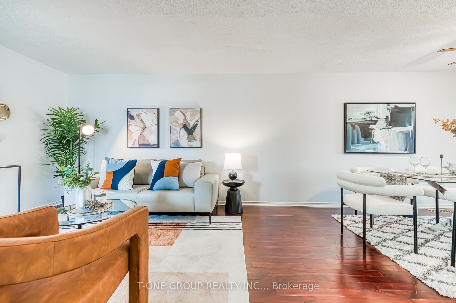 Photo 2 of 282 Doubtfire Crescent, Markham, Middlefield — HOMEH