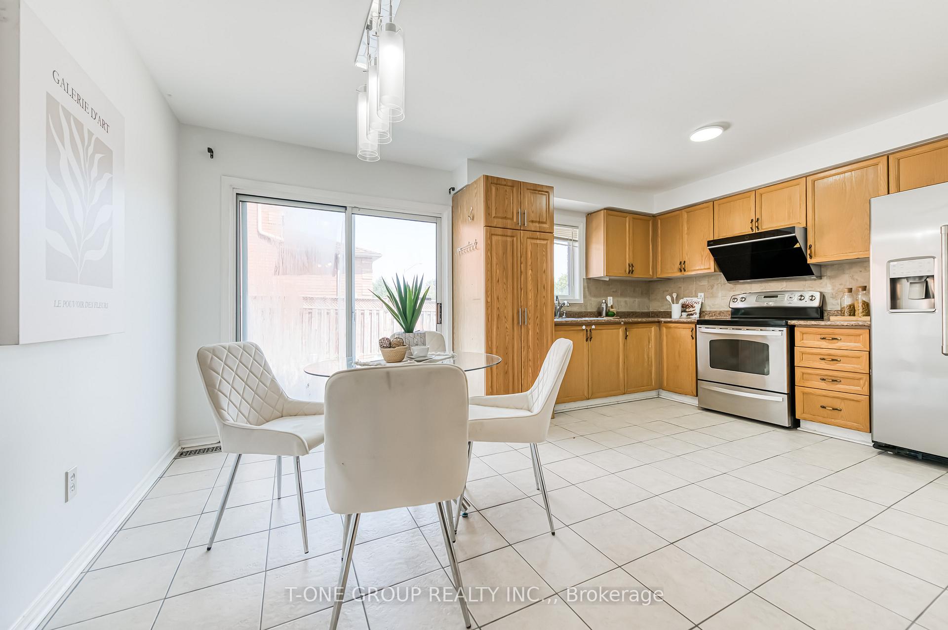 Photo 6 of 282 Doubtfire Crescent, Markham, Middlefield — HOMEH