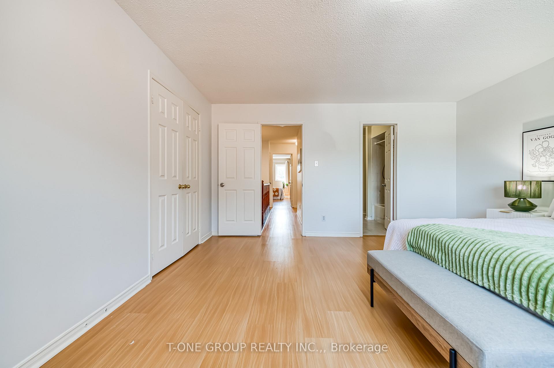 Photo 10 of 282 Doubtfire Crescent, Markham, Middlefield — HOMEH