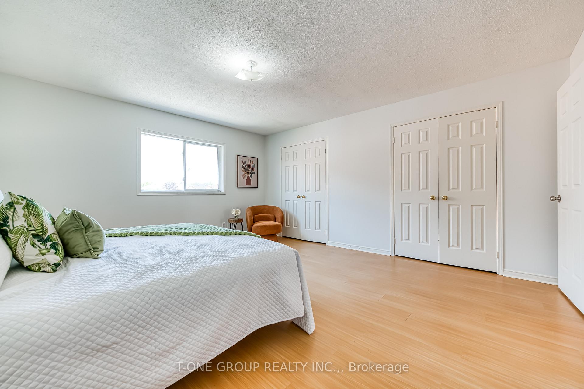 Photo 11 of 282 Doubtfire Crescent, Markham, Middlefield — HOMEH