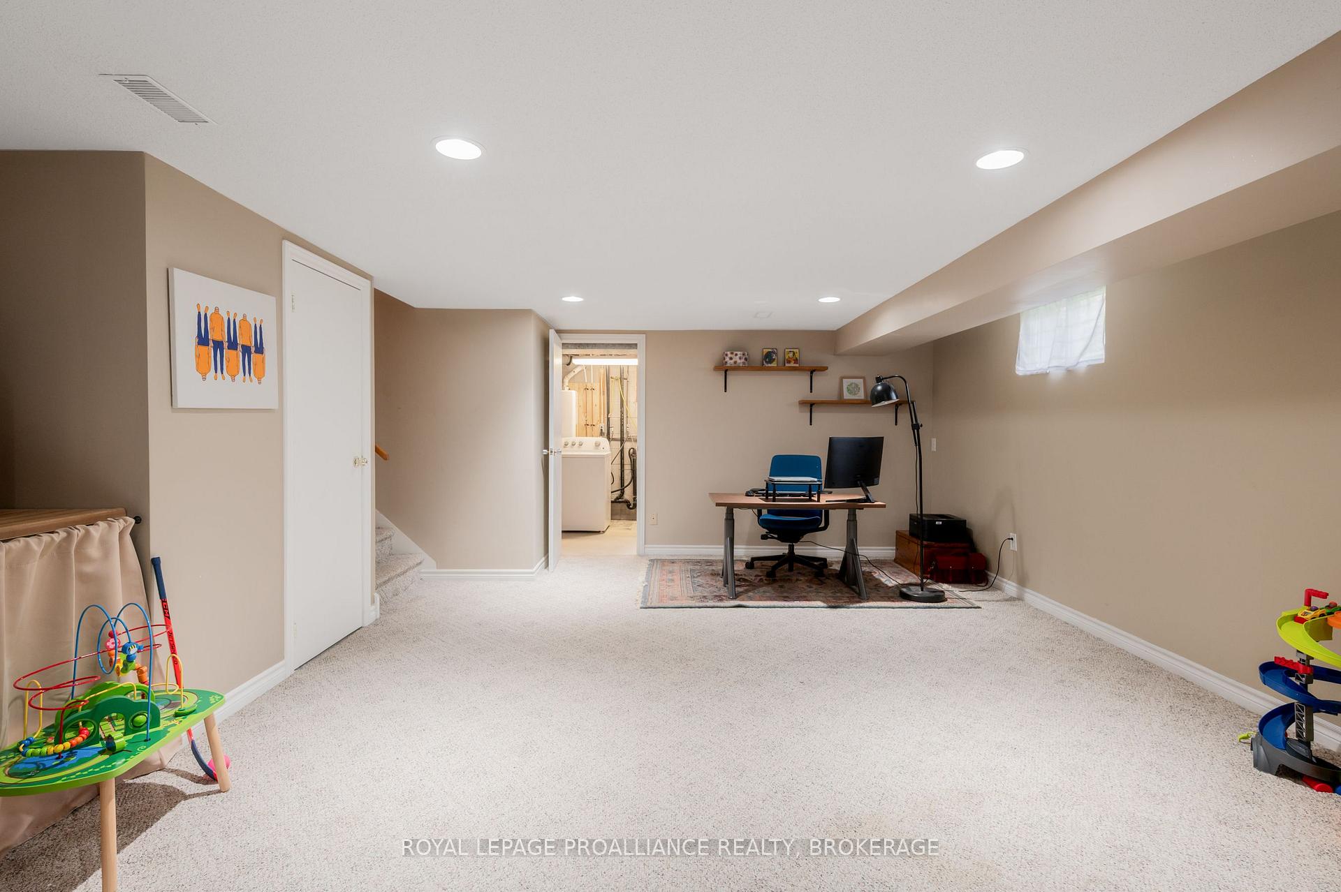 Photo 4 of 867 Berwick Place, Kingston, South of Taylor-Kidd Blvd — HOMEH