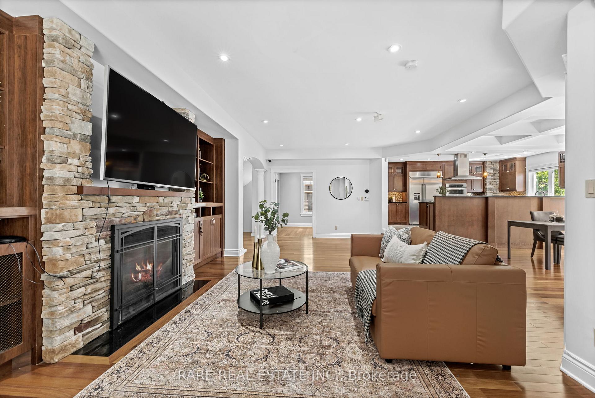 Photo 10 of 518 Kochar Drive, Ottawa, Mooneys Bay — HOMEH