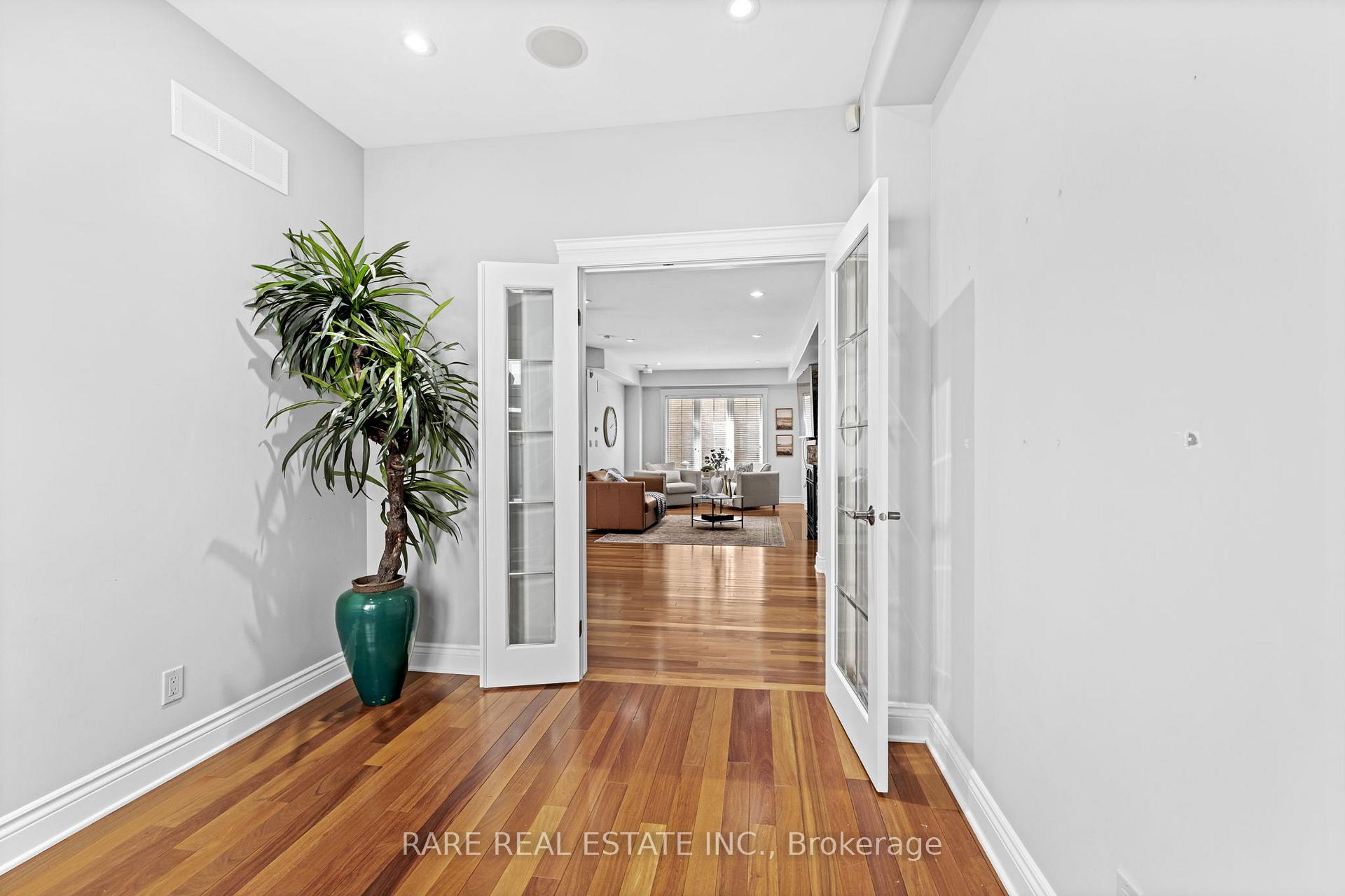 Photo 11 of 518 Kochar Drive, Ottawa, Mooneys Bay — HOMEH