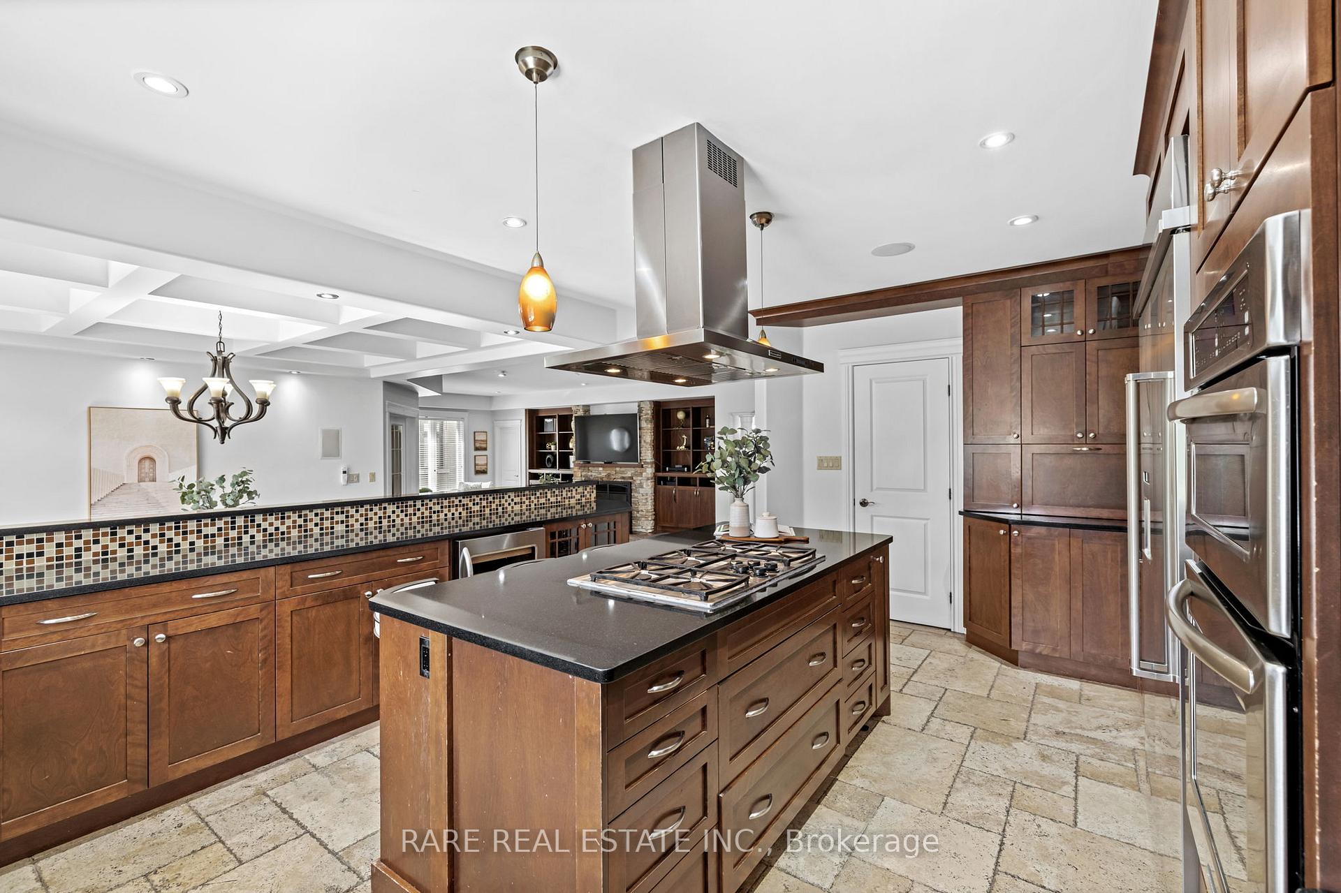 Photo 15 of 518 Kochar Drive, Ottawa, Mooneys Bay — HOMEH