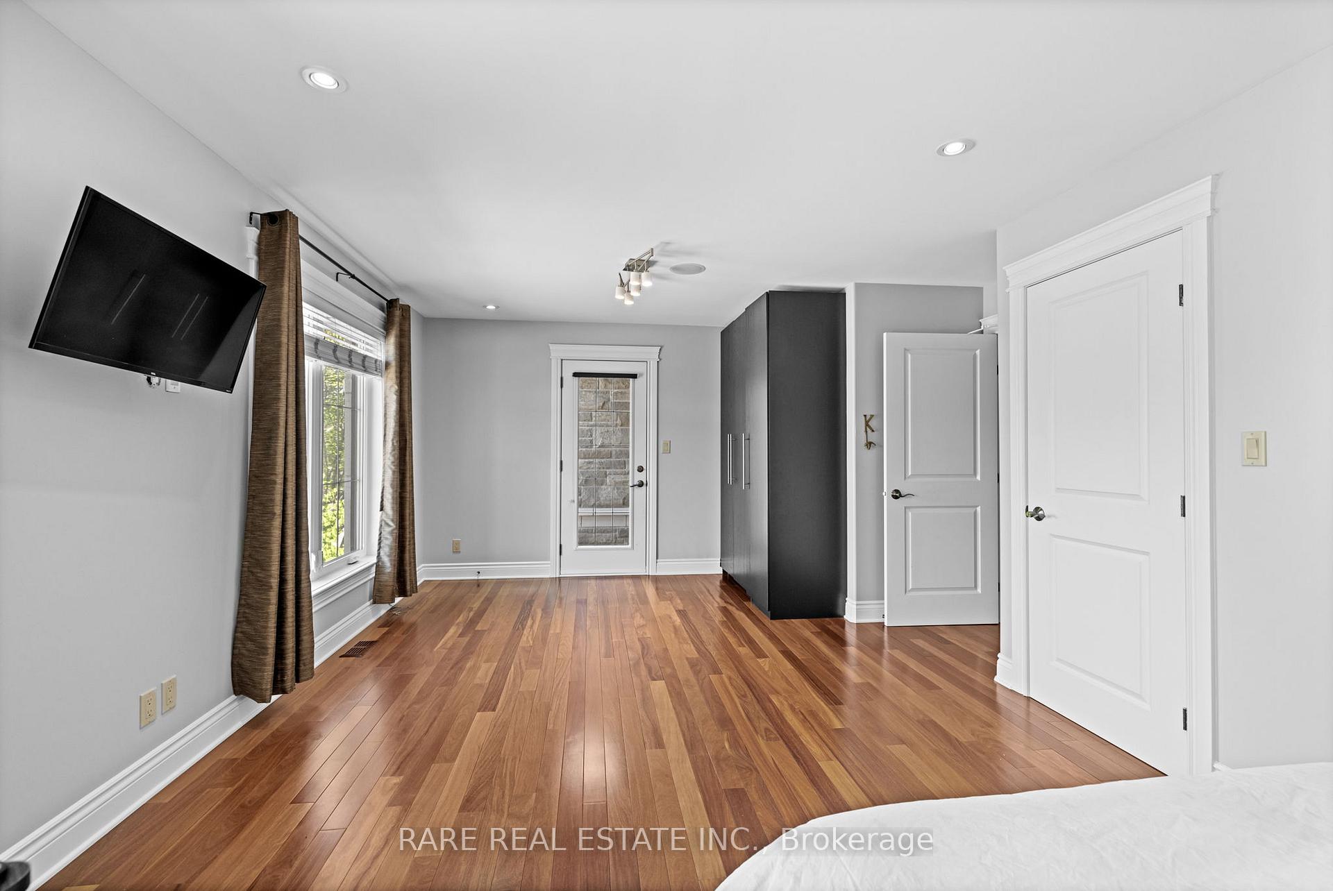 Photo 31 of 518 Kochar Drive, Ottawa, Mooneys Bay — HOMEH