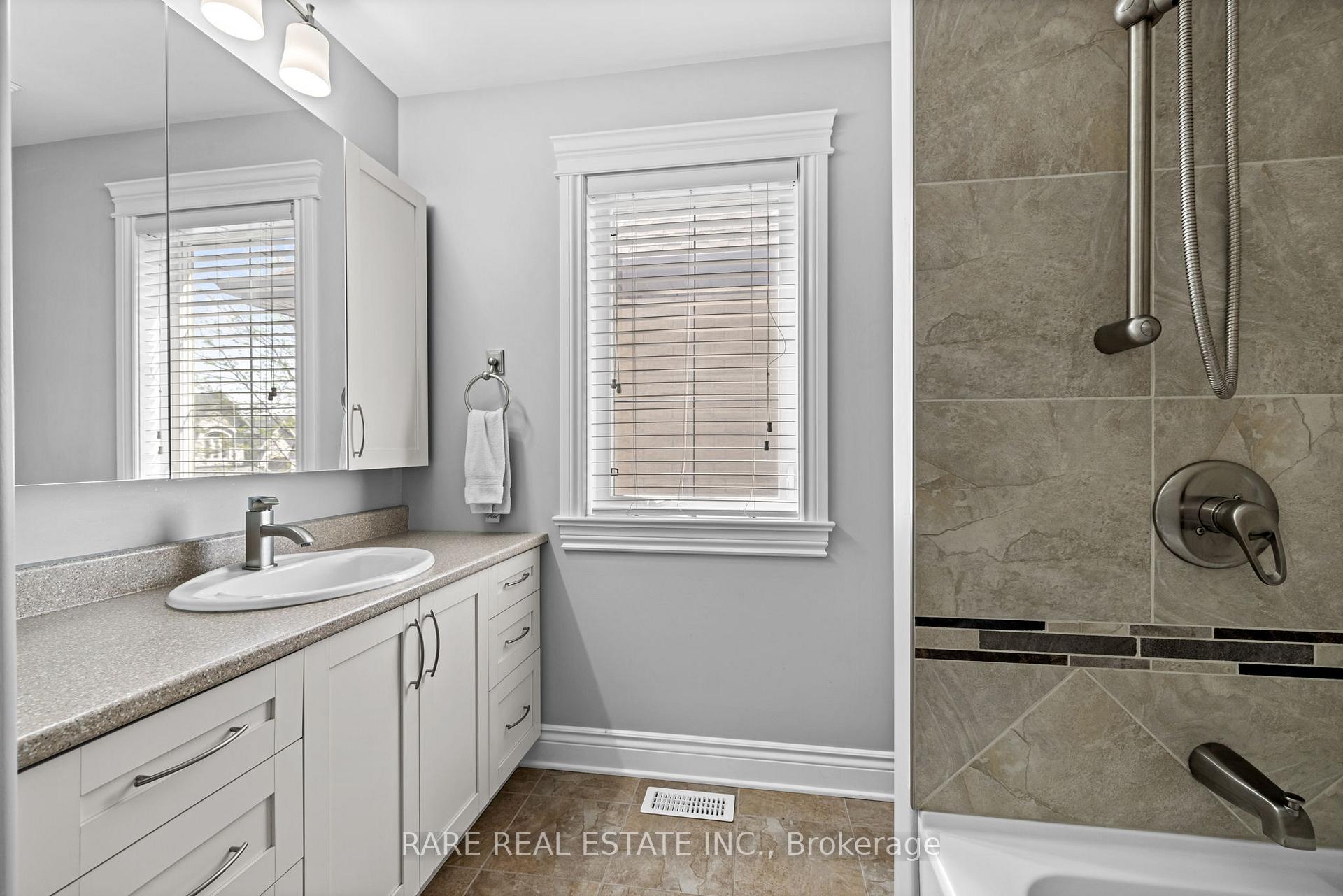 Photo 32 of 518 Kochar Drive, Ottawa, Mooneys Bay — HOMEH