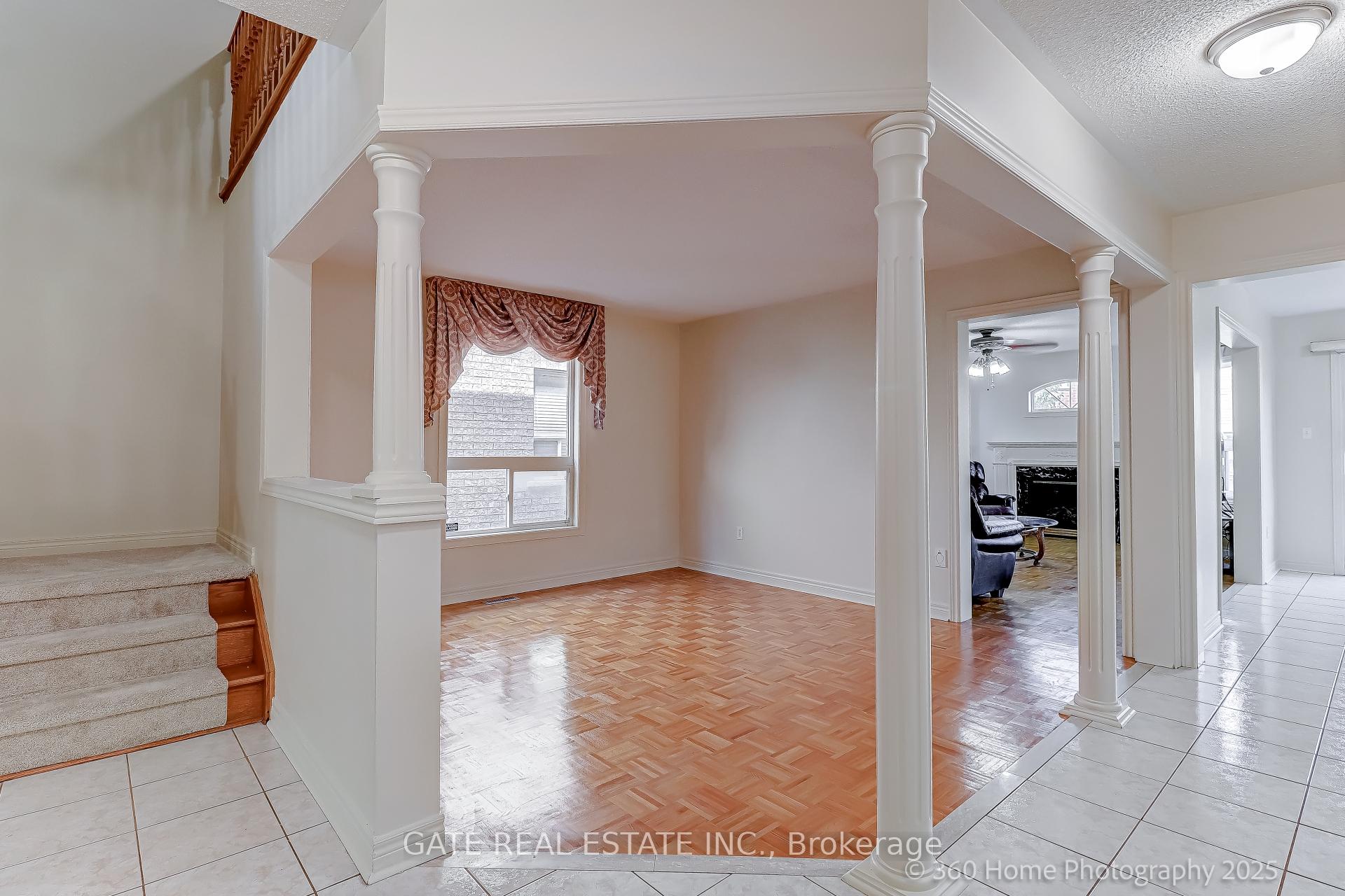 Photo 5 of 56 Brookhaven Crescent, Markham, Berczy — HOMEH