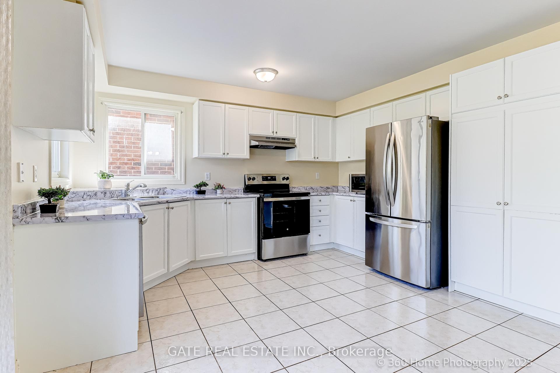 Photo 10 of 56 Brookhaven Crescent, Markham, Berczy — HOMEH