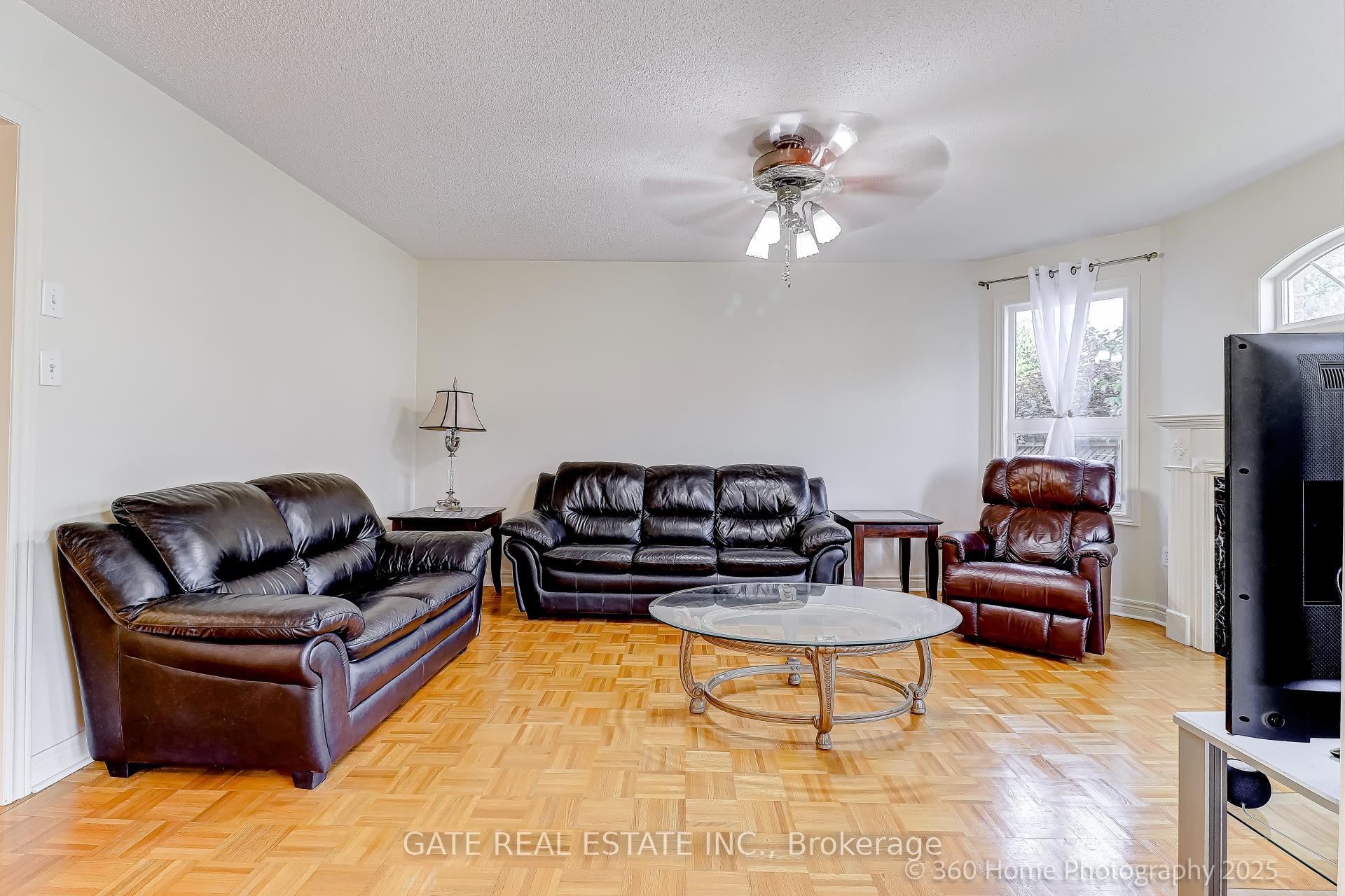 Photo 17 of 56 Brookhaven Crescent, Markham, Berczy — HOMEH