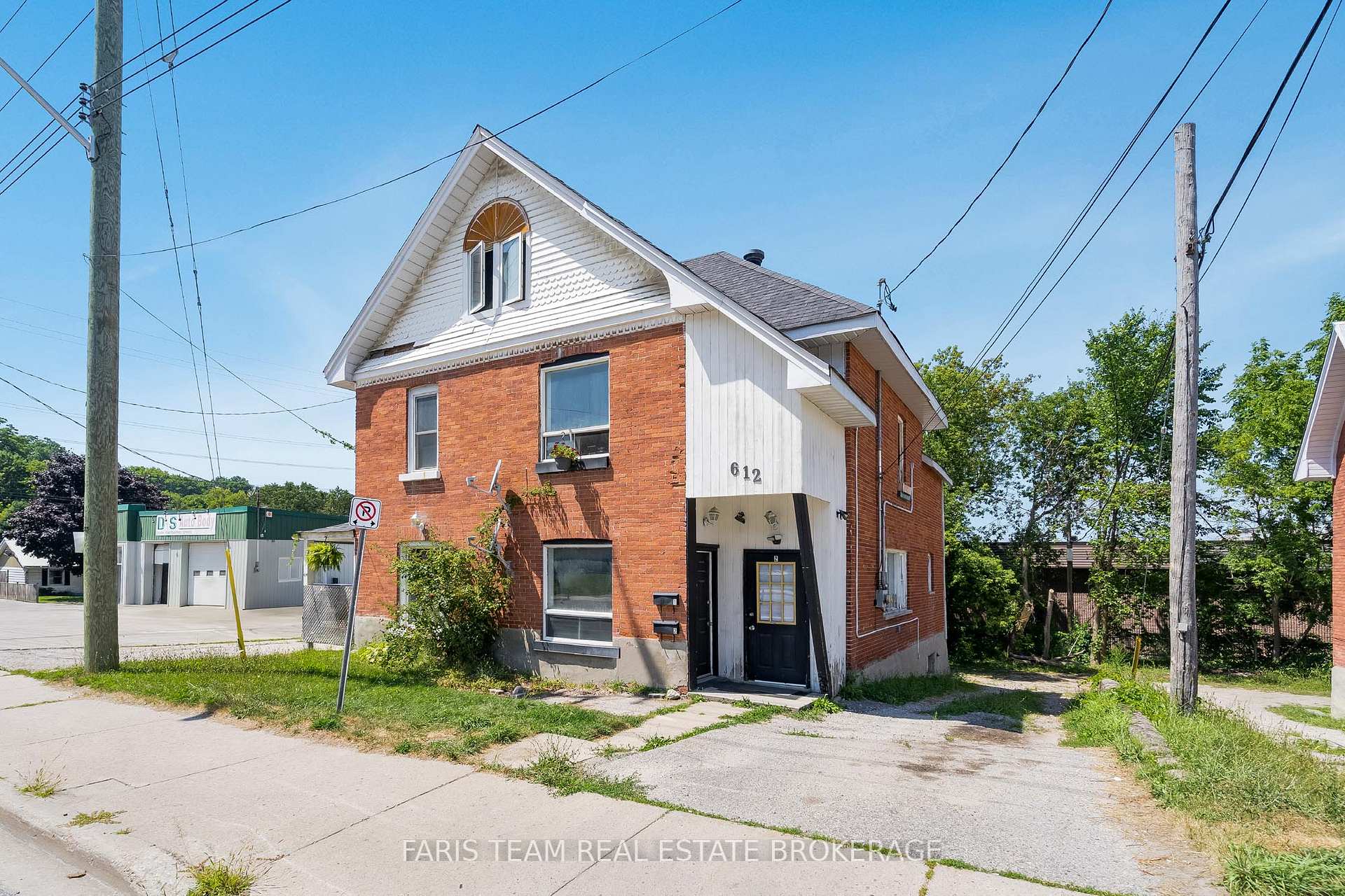 Photo 4 of 612 Bay Street, Midland — HOMEH