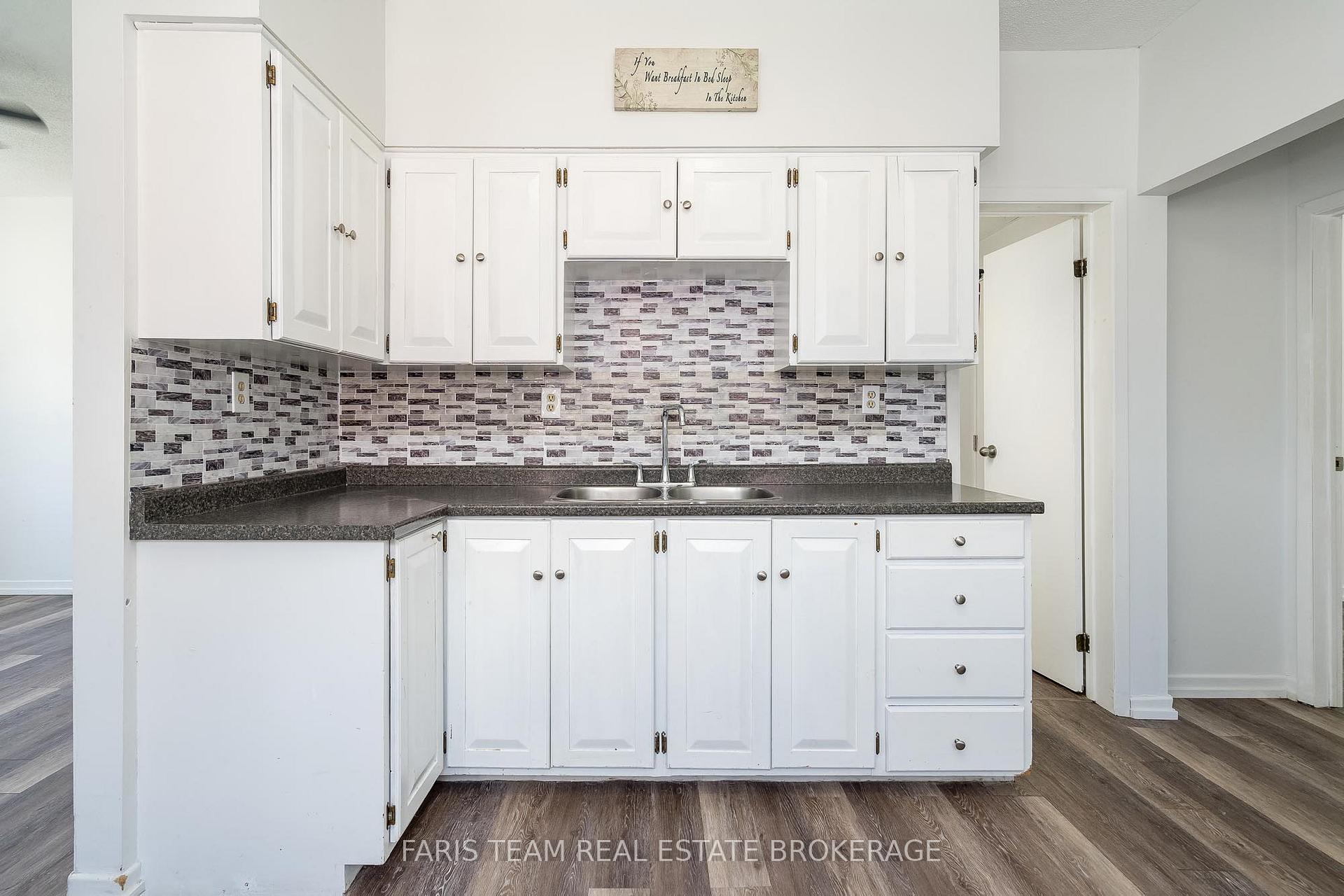 Photo 7 of 612 Bay Street, Midland — HOMEH