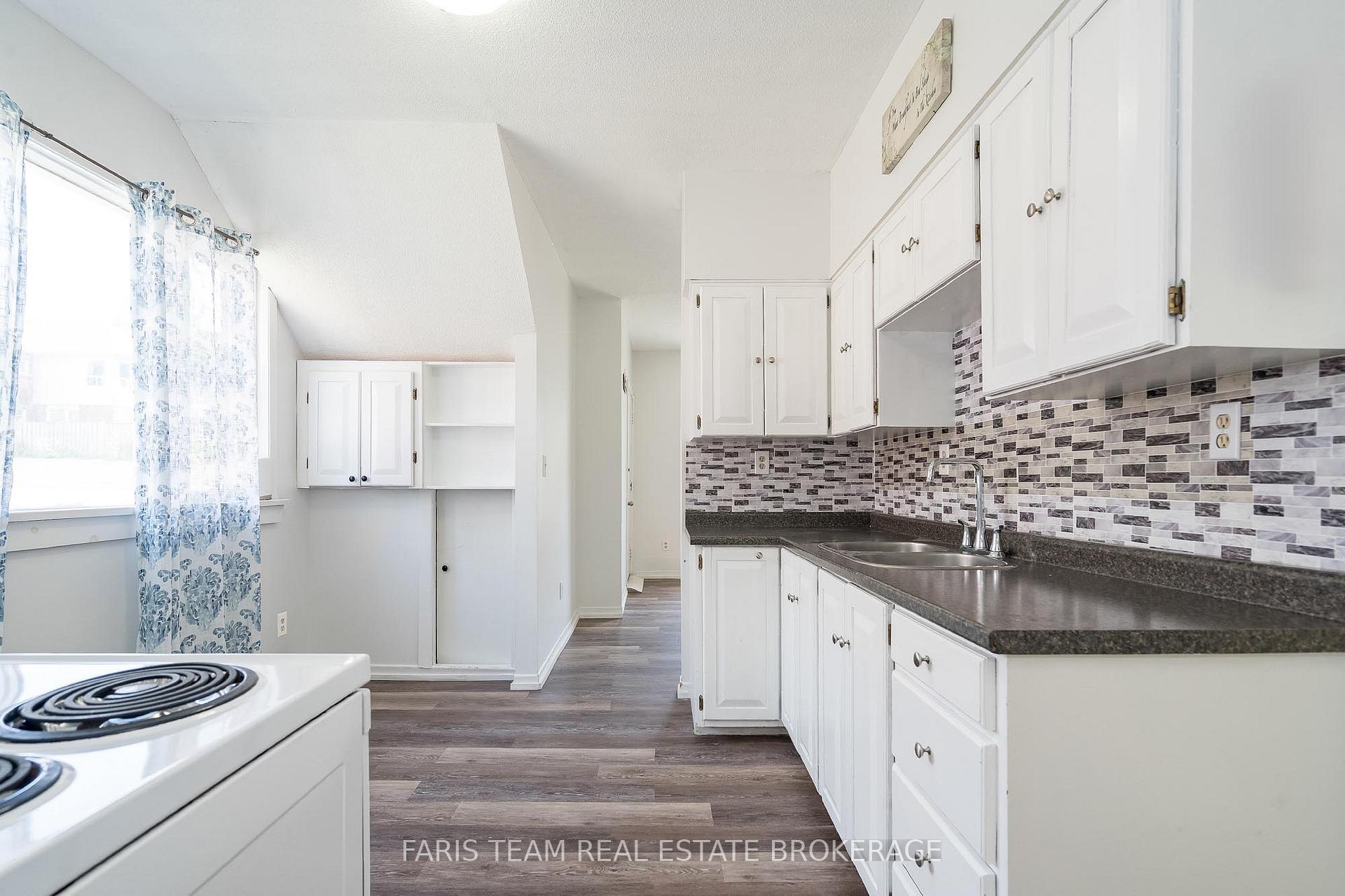 Photo 9 of 612 Bay Street, Midland — HOMEH