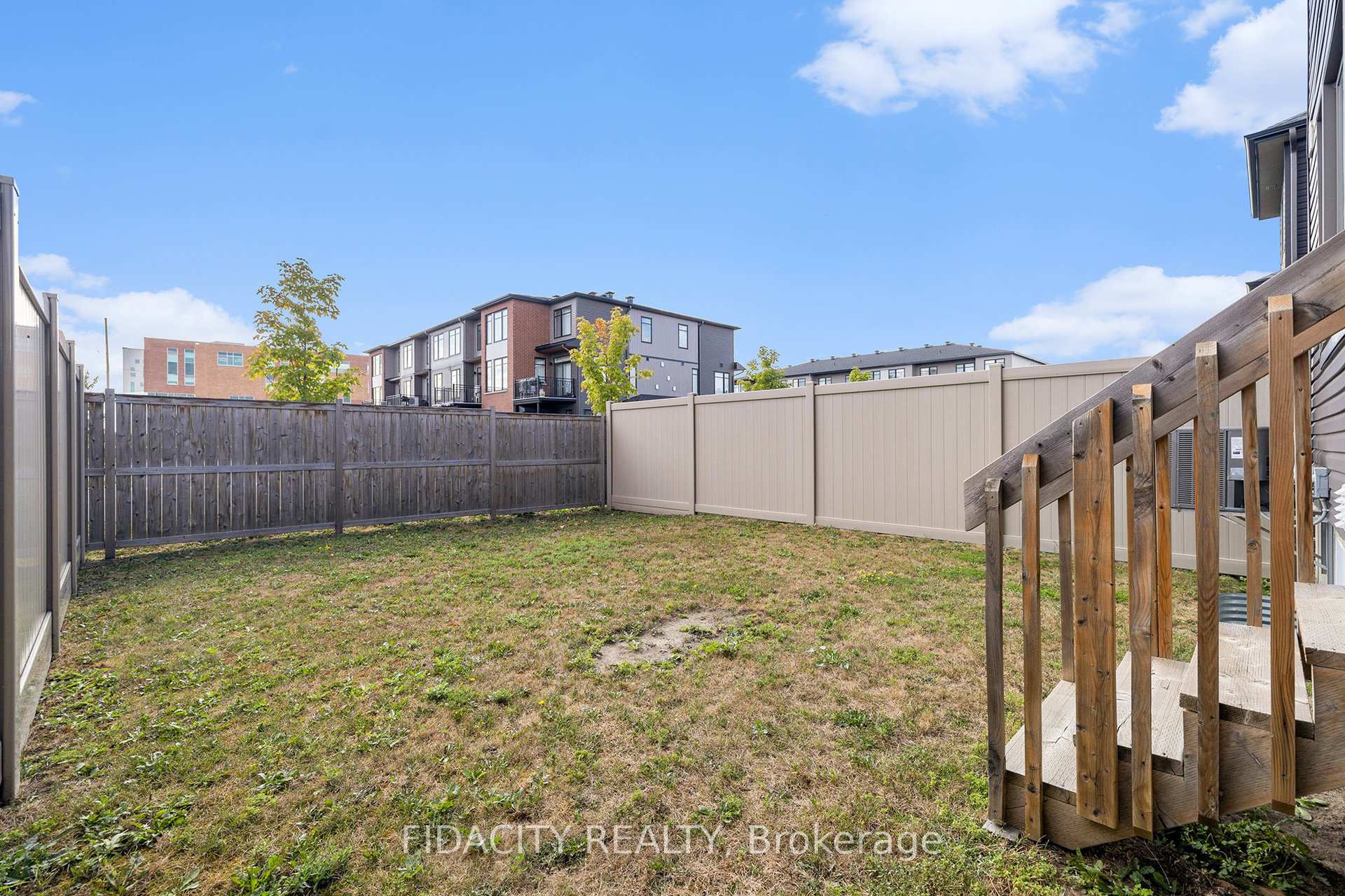 Photo 24 of 219A Shinny Avenue, Ottawa, Kanata - Emerald Meadows/Trailwest — HOMEH