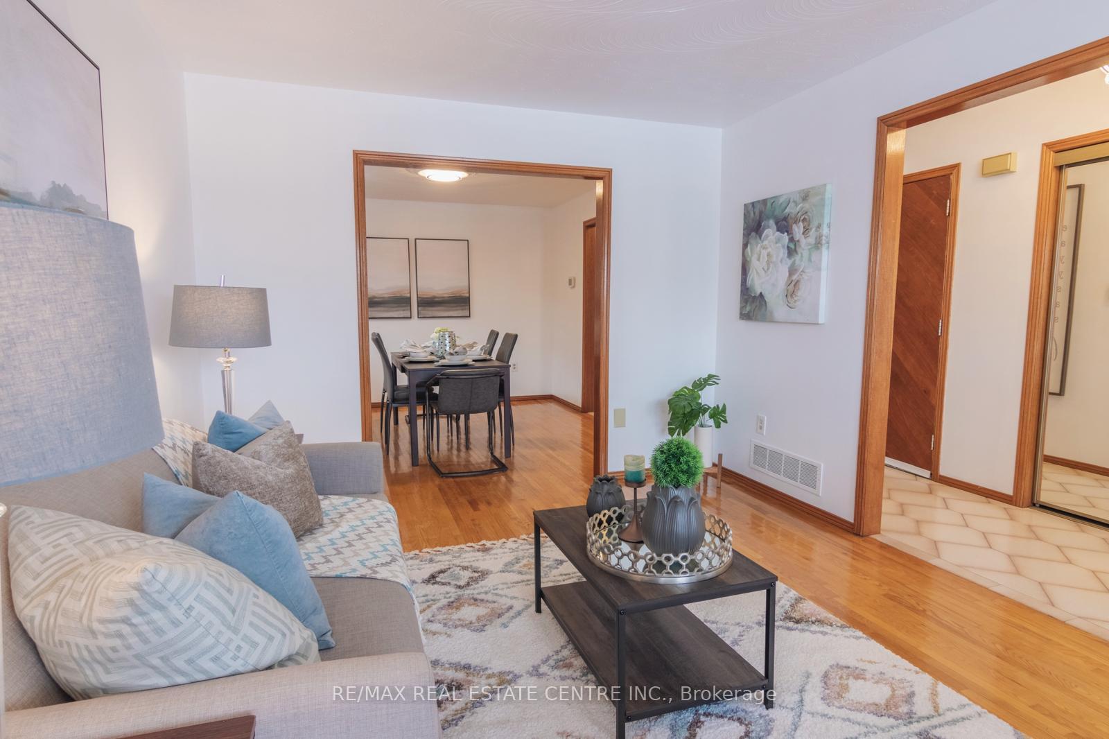 Photo 6 of Unit Main, 22 Glenhaven Drive, Hamilton, Gilkson — HOMEH