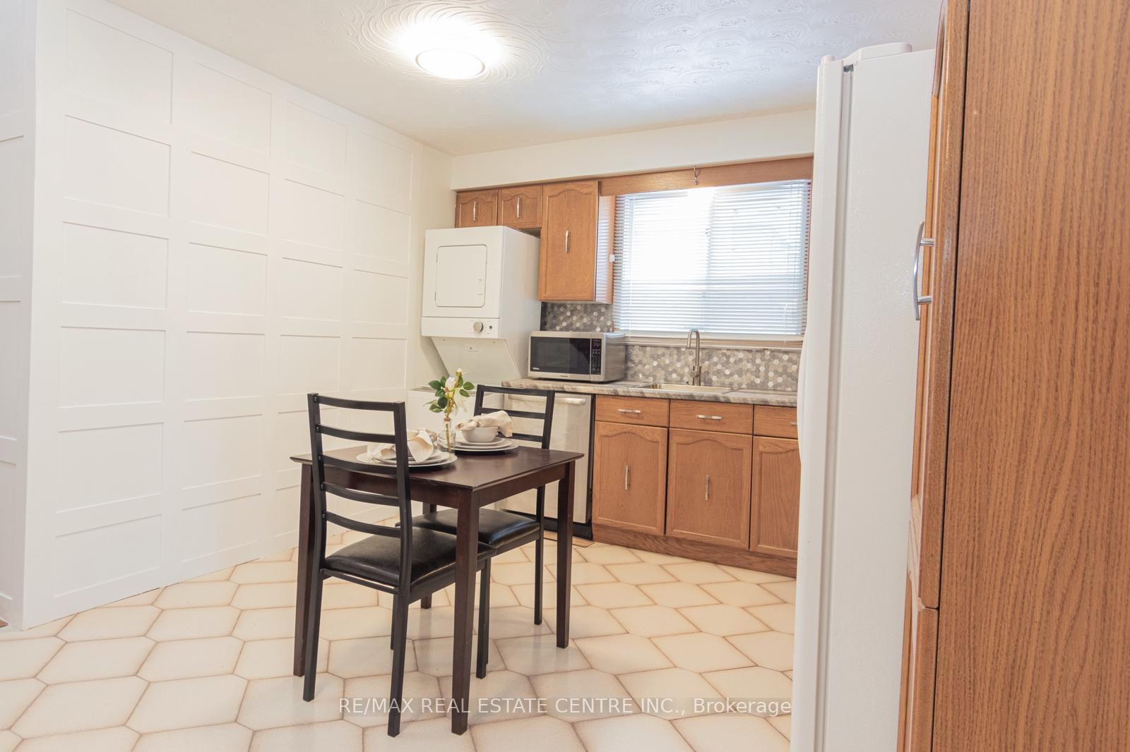 Photo 10 of Unit Main, 22 Glenhaven Drive, Hamilton, Gilkson — HOMEH